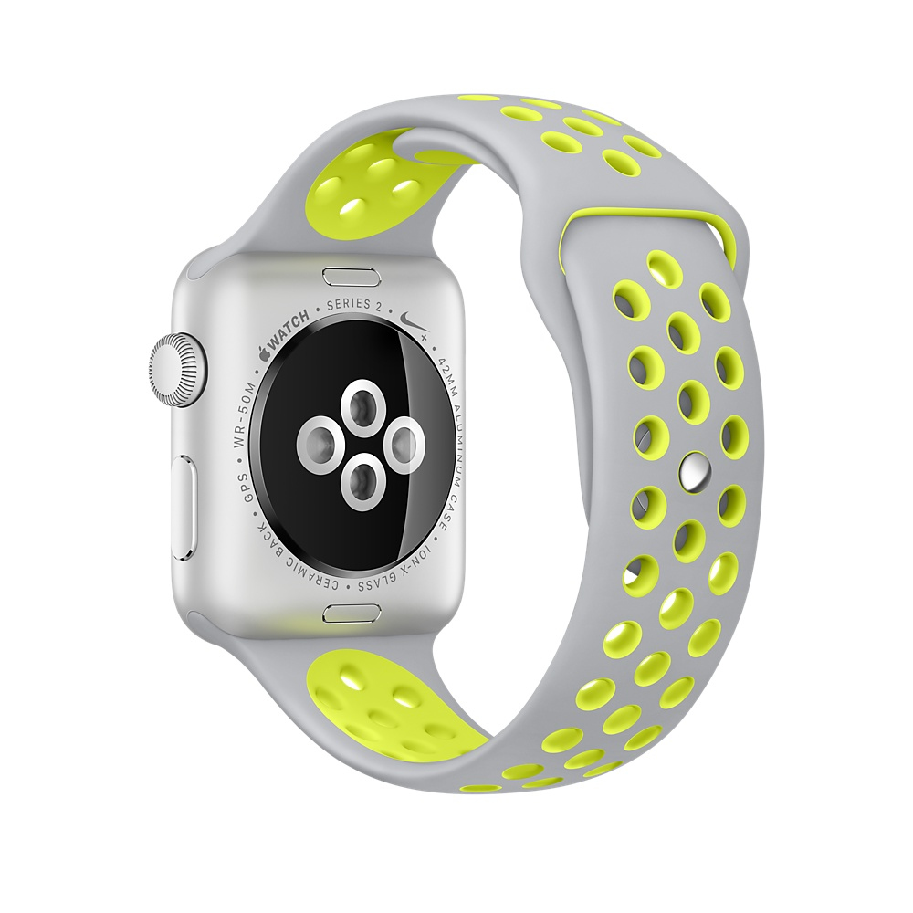Silberne Apple Watch mit grauem und neongelbem Armband. Weißer Hintergrund.