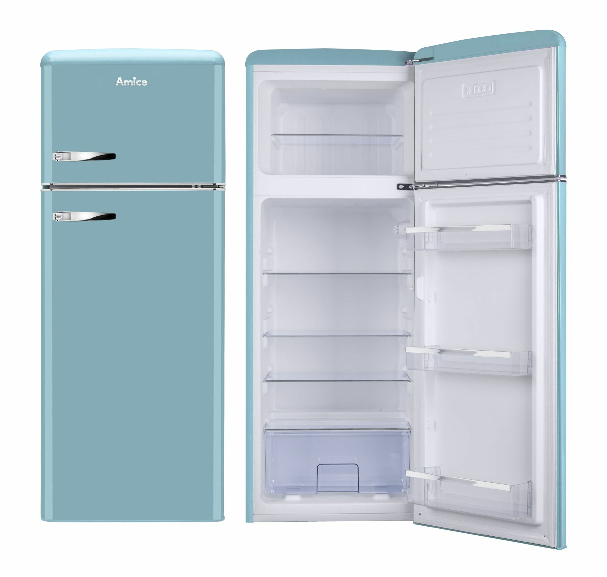 Ein hellblauer Amica-Kühlschrank ist geöffnet und zeigt Regale und eine Schublade. Die Tür ist offen.