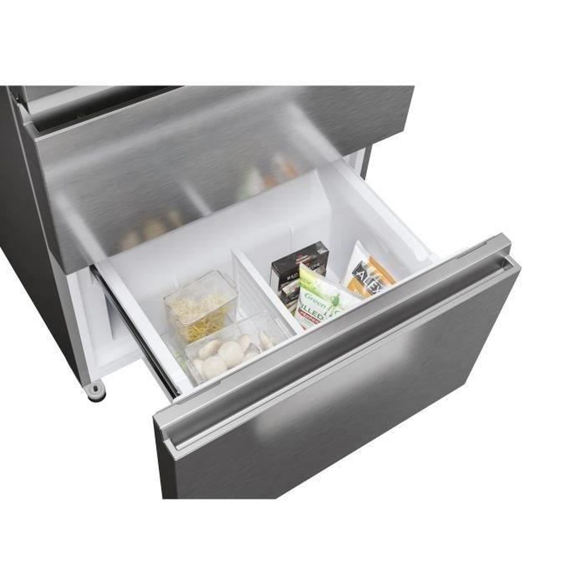Een koellades open, met inhoud: voedselcontainers en verpakte items.