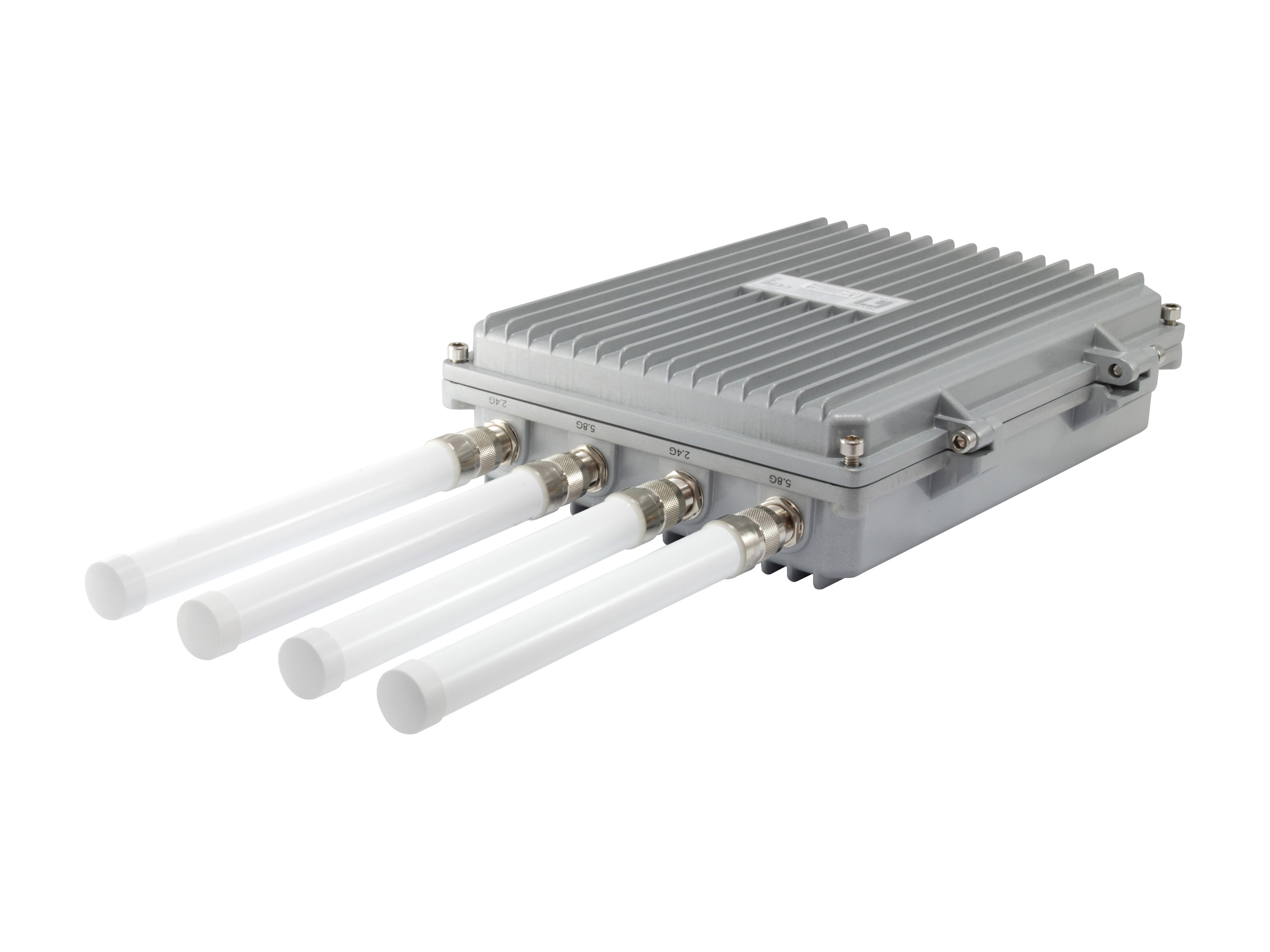 Czarny stelaż serwerowy z wieloma niebieskimi złączami, białe tło.