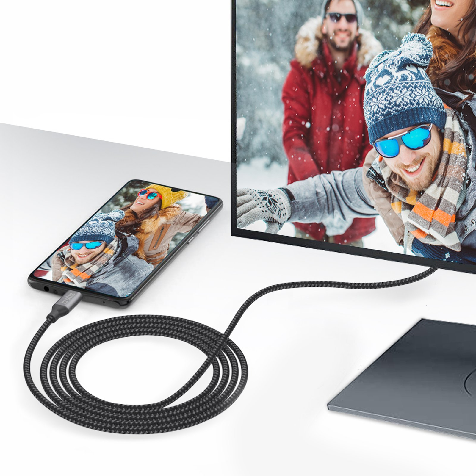 Un telefono e un monitor collegati tramite un cavo, che mostrano un'immagine simile.