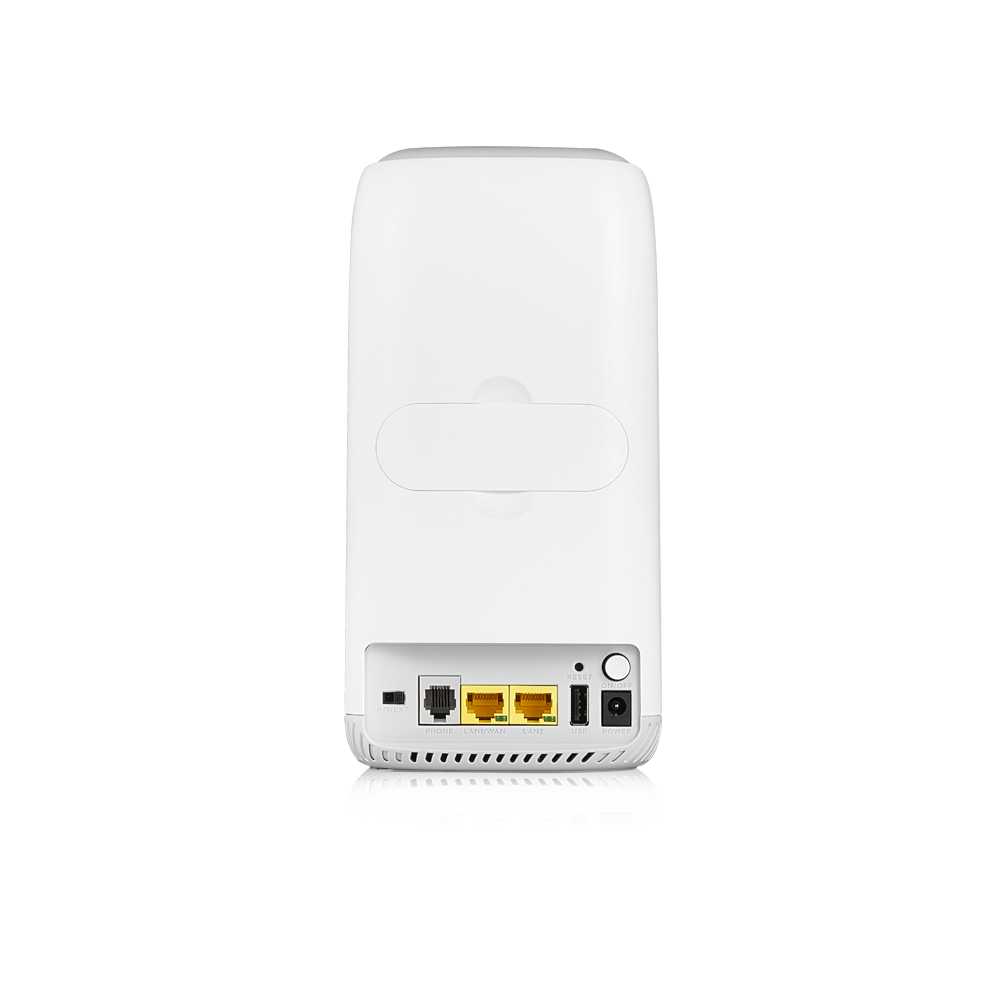 Modem bianco con porte, pulsanti e presa di corrente. Su sfondo bianco.