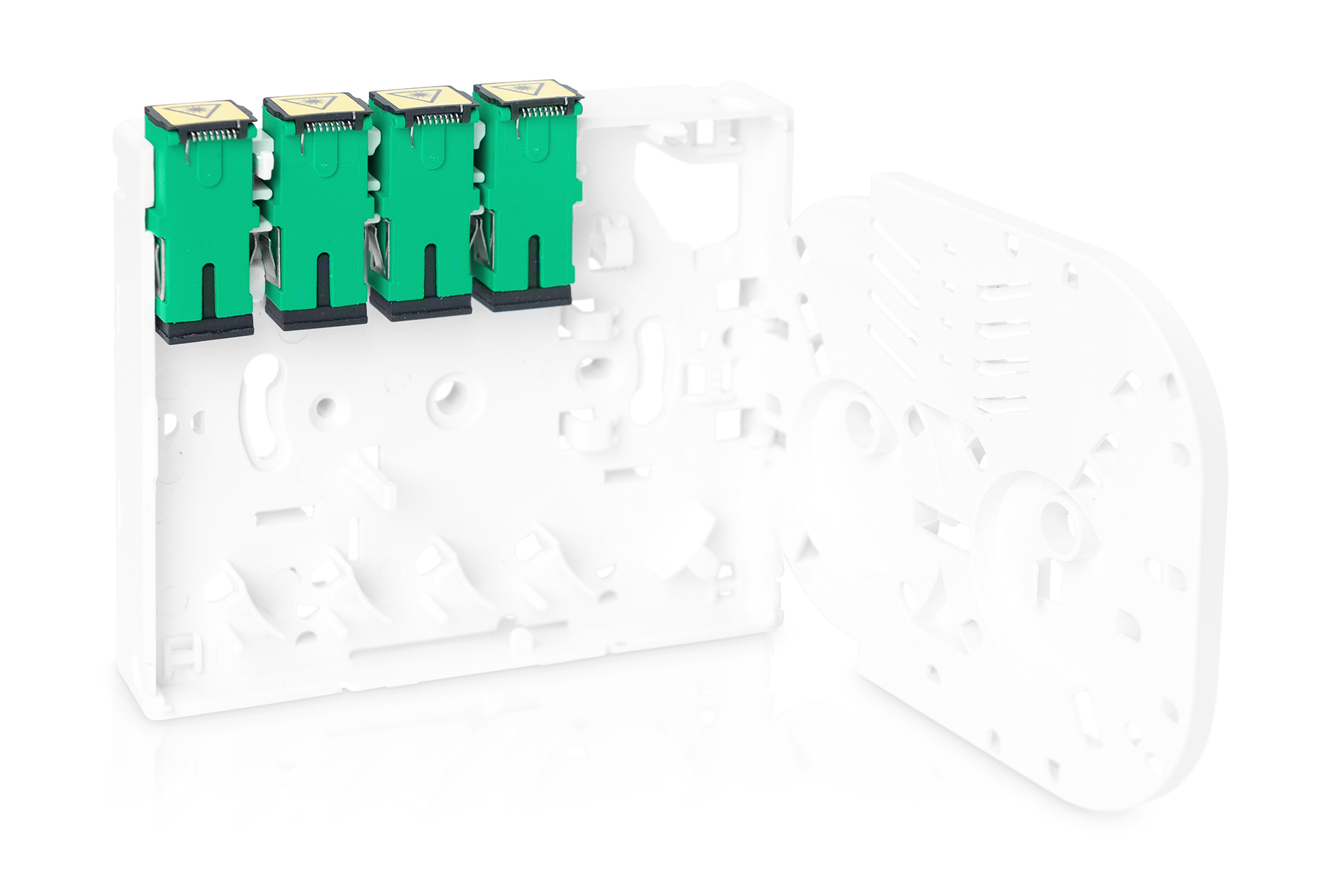 Otwarta biała skrzynka, z czterema zielonymi złączami w środku. Pokrywa jest otwarta po prawej stronie.