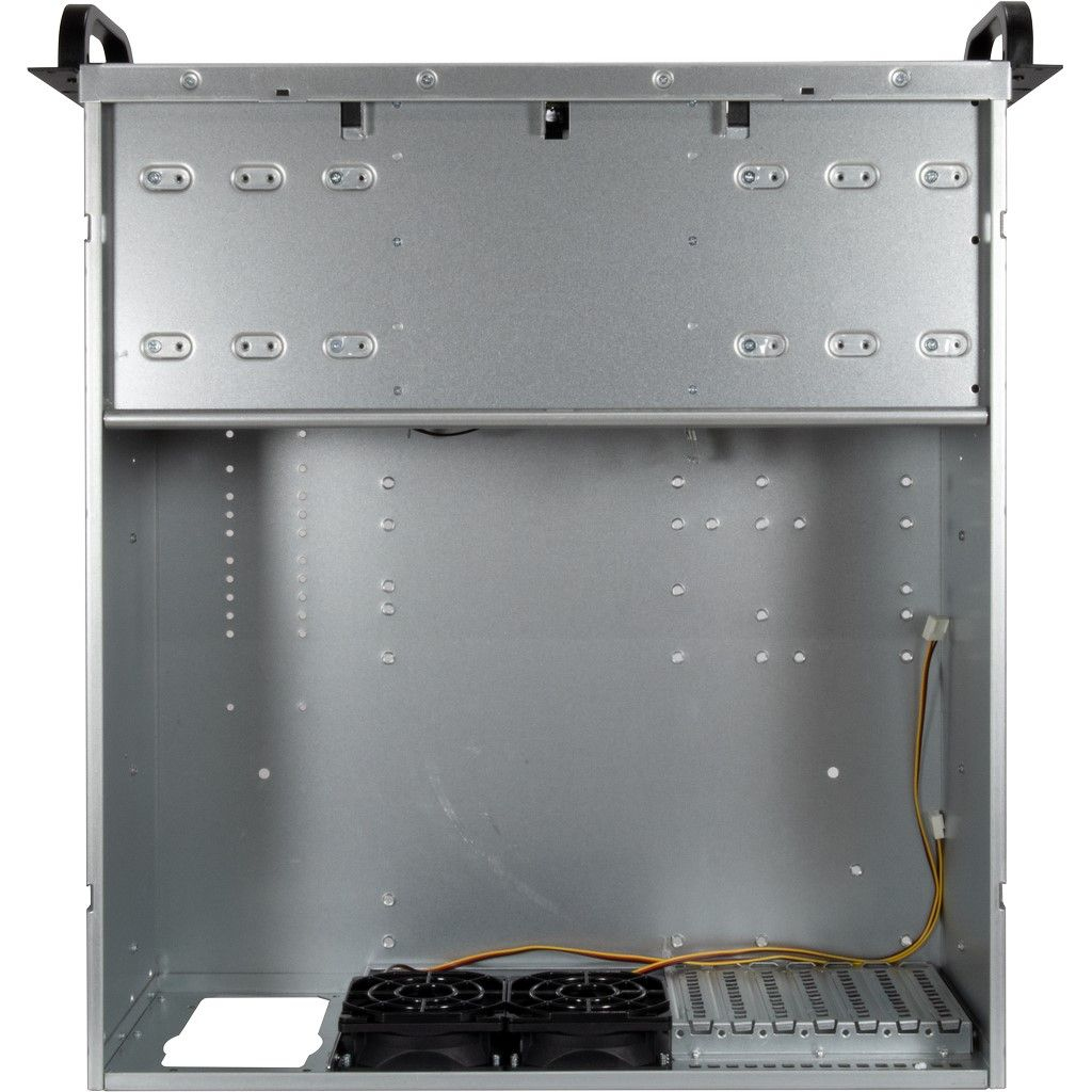 Interno del case del server. Ha ventole, telaio in metallo e vari componenti.