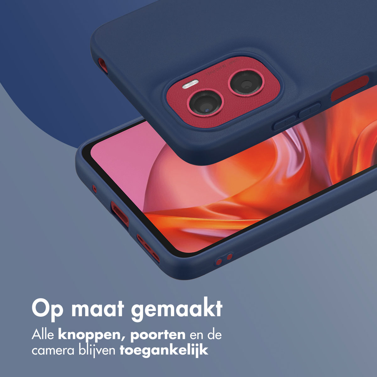 Coque de téléphone bleue avec contour de caméra rouge. Couvre le téléphone ; texte : 'Op maat gemaakt'.