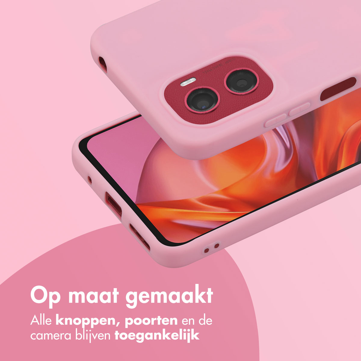 Roze telefoonhoesje met een rood cameradesign. De hoes is open en toont de telefoon.