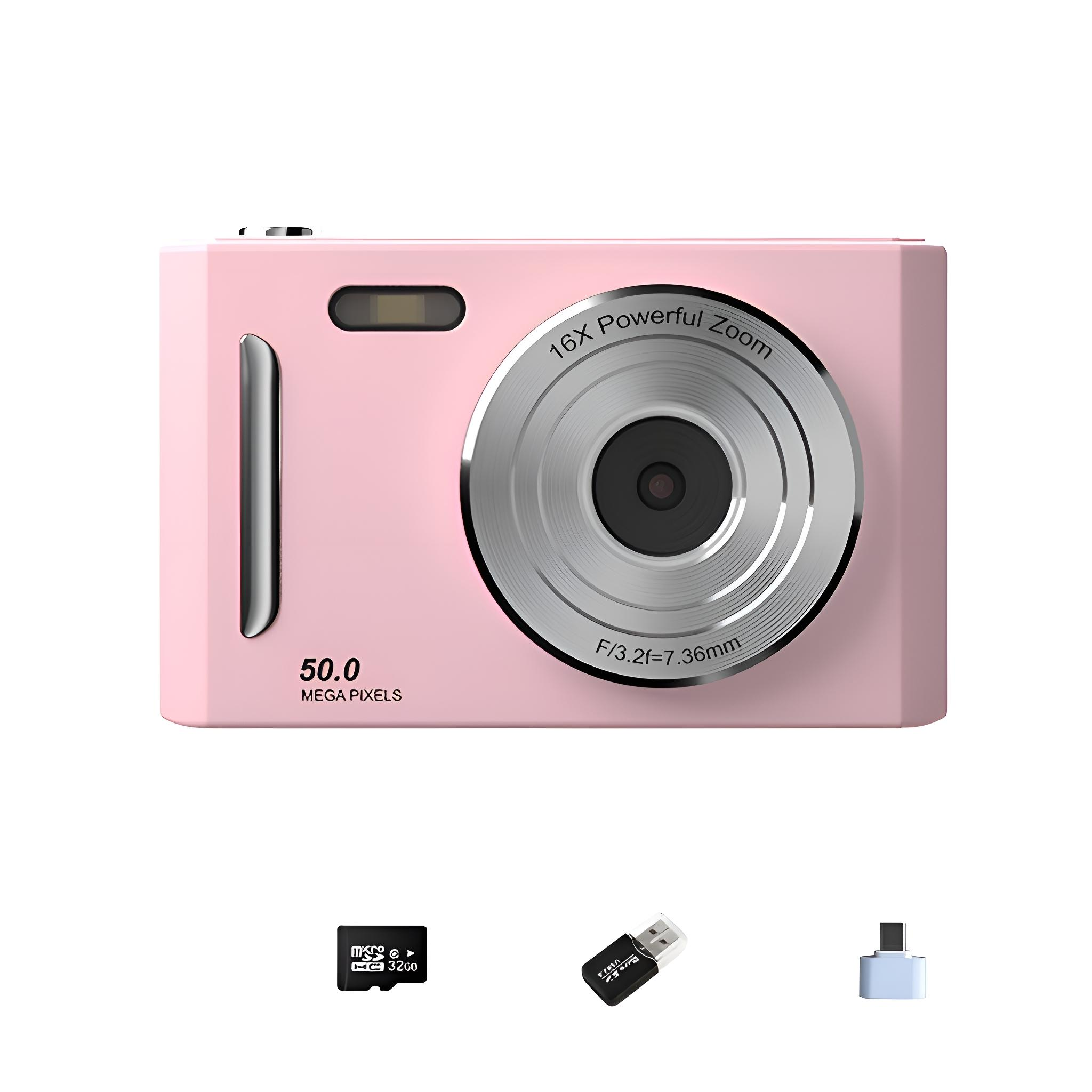 Eine pinke Digitalkamera mit silbernem Objektiv und Zubehör wie SD-Karte und USB-Adapter.