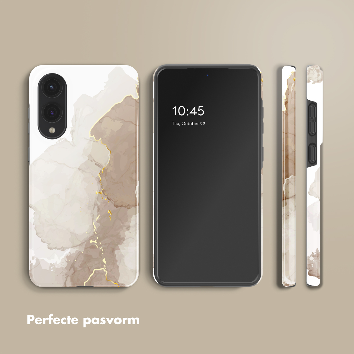 Un telefono e due custodie con un design marrone e oro su una superficie marrone chiaro.