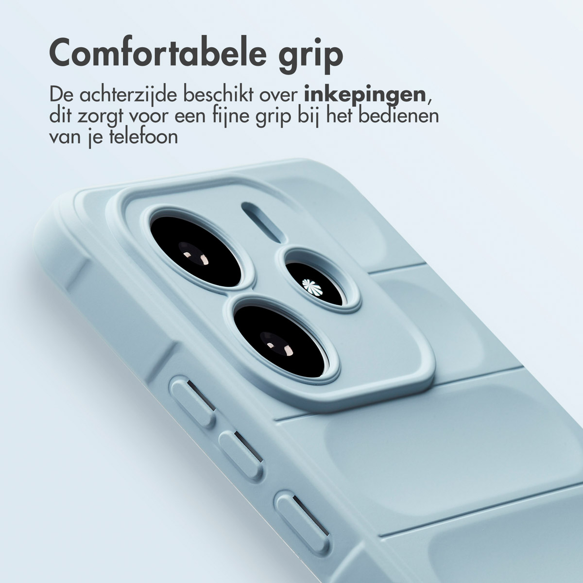 Lichtblauwe telefoonhoes met drie camera-uitsparingen. De hoes heeft grip lijnen.