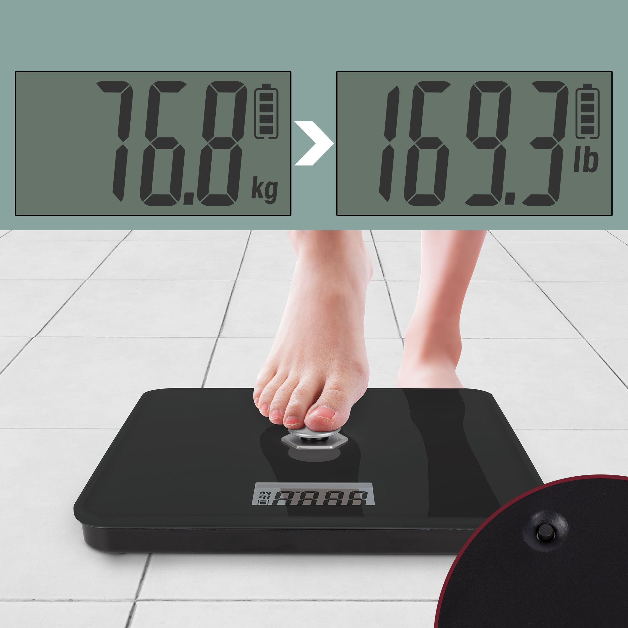 Waga pokazująca 76.8 kg zmieniające się na 169.3 lb, ze stopą.