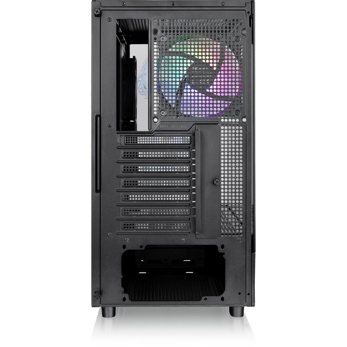 Retro di un case per PC nero. Ventola e fori di ventilazione visibili.