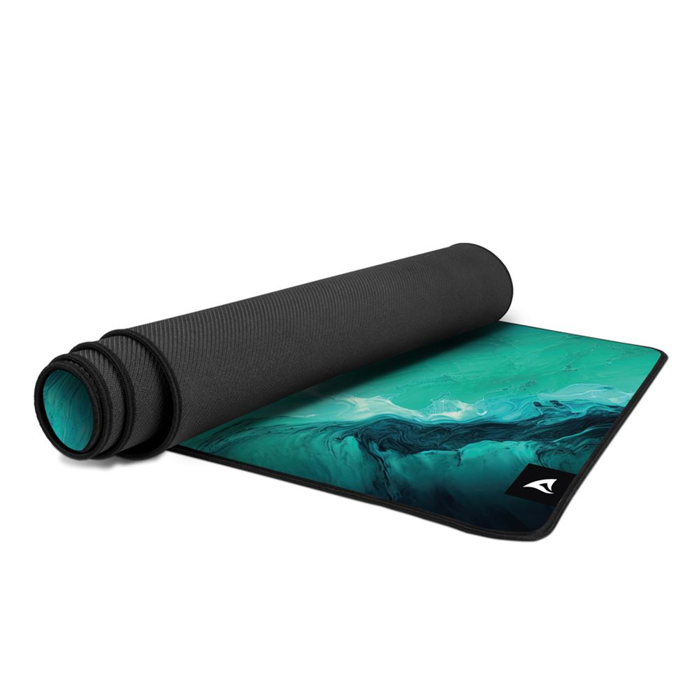 Tapis de souris avec un design abstrait bleu et vert, enroulé.