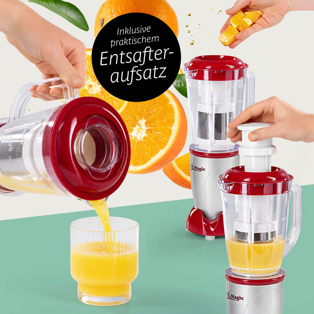 Hände, die einen Mixer mit Orangenscheiben und einem Glas Orangensaft verwenden.
