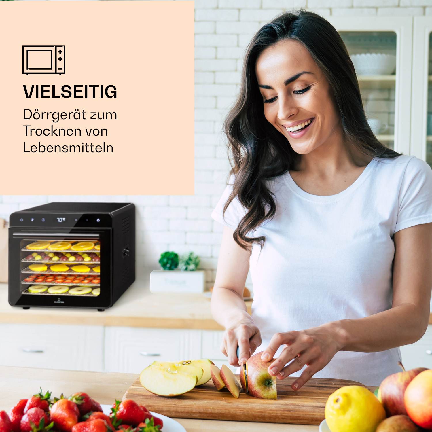 Seitenansicht eines schwarzen Fernsehers. Der Fernseher steht vor weißem Hintergrund und zeigt sein schlankes Profil und die Anschlüsse.