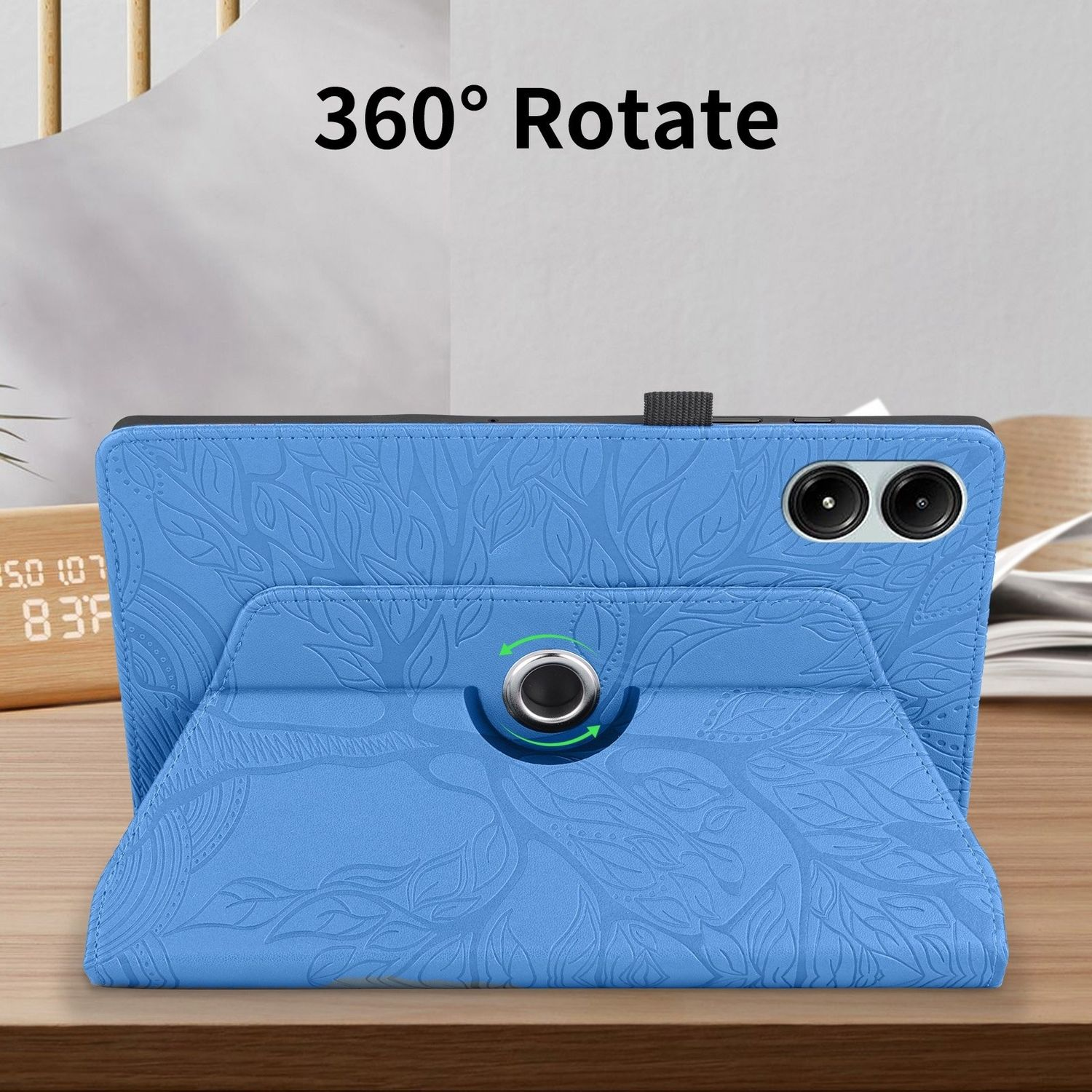 Blaue Tablet-Hülle mit Blumenmuster, geöffnet und gedreht. Text: 360° Drehen. Auf einem Holztisch.