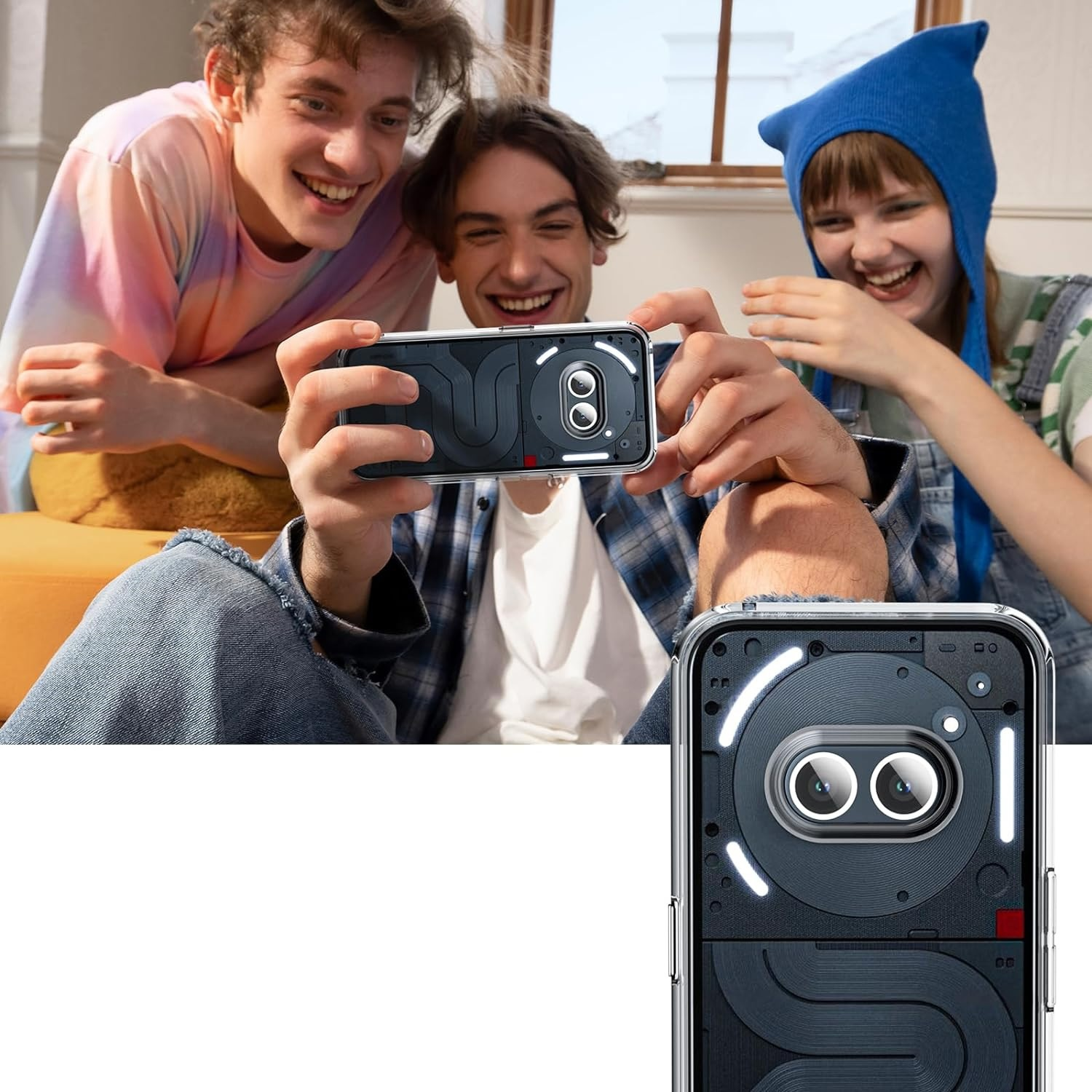 Drei lächelnde Personen halten ein Telefon. Eine Handyhülle mit einzigartigem Design wird gezeigt.