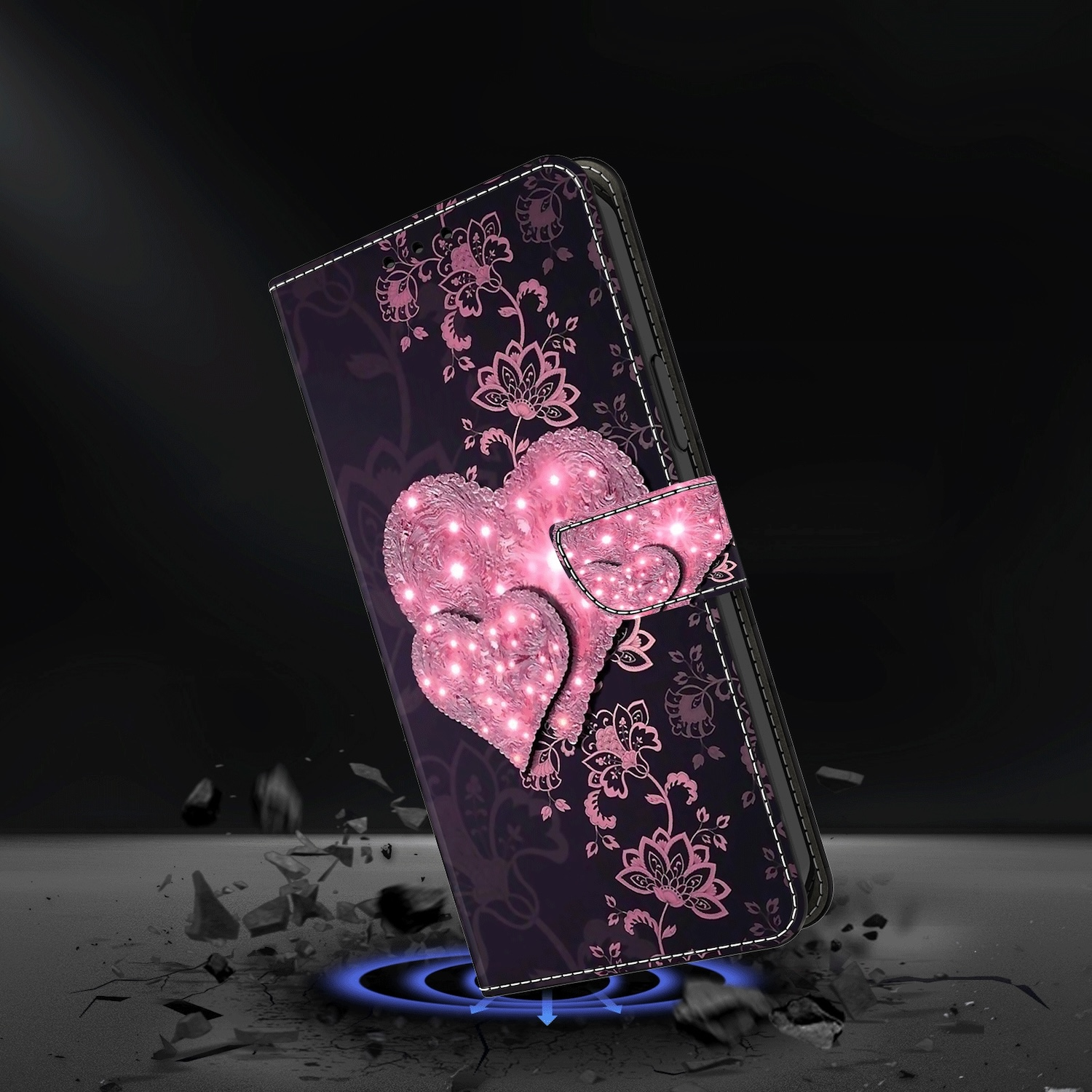 Diseño de funda de teléfono con corazones rosas y patrón floral, con grietas.