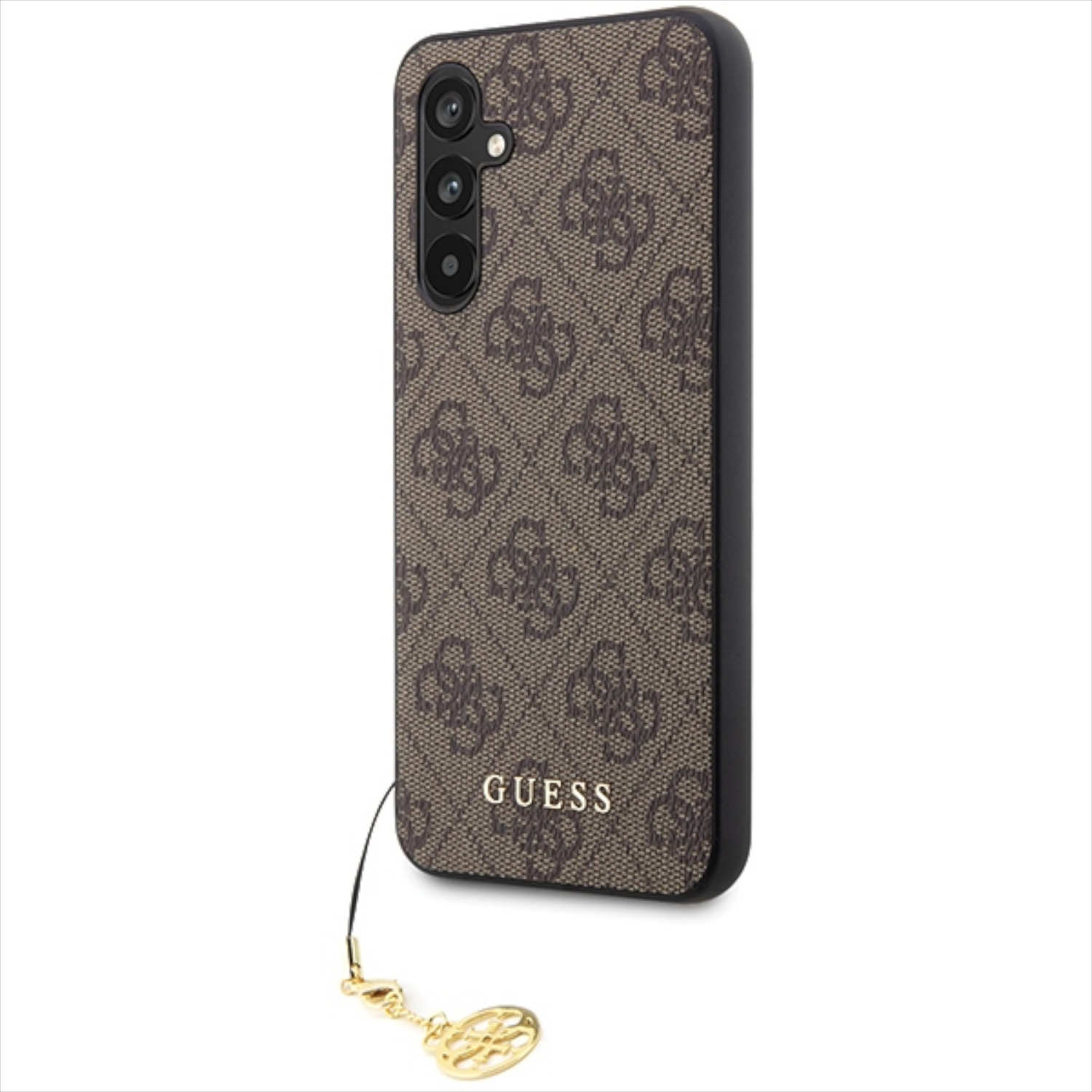 Una custodia per telefono marrone con un motivo con logo Guess e un ciondolo.