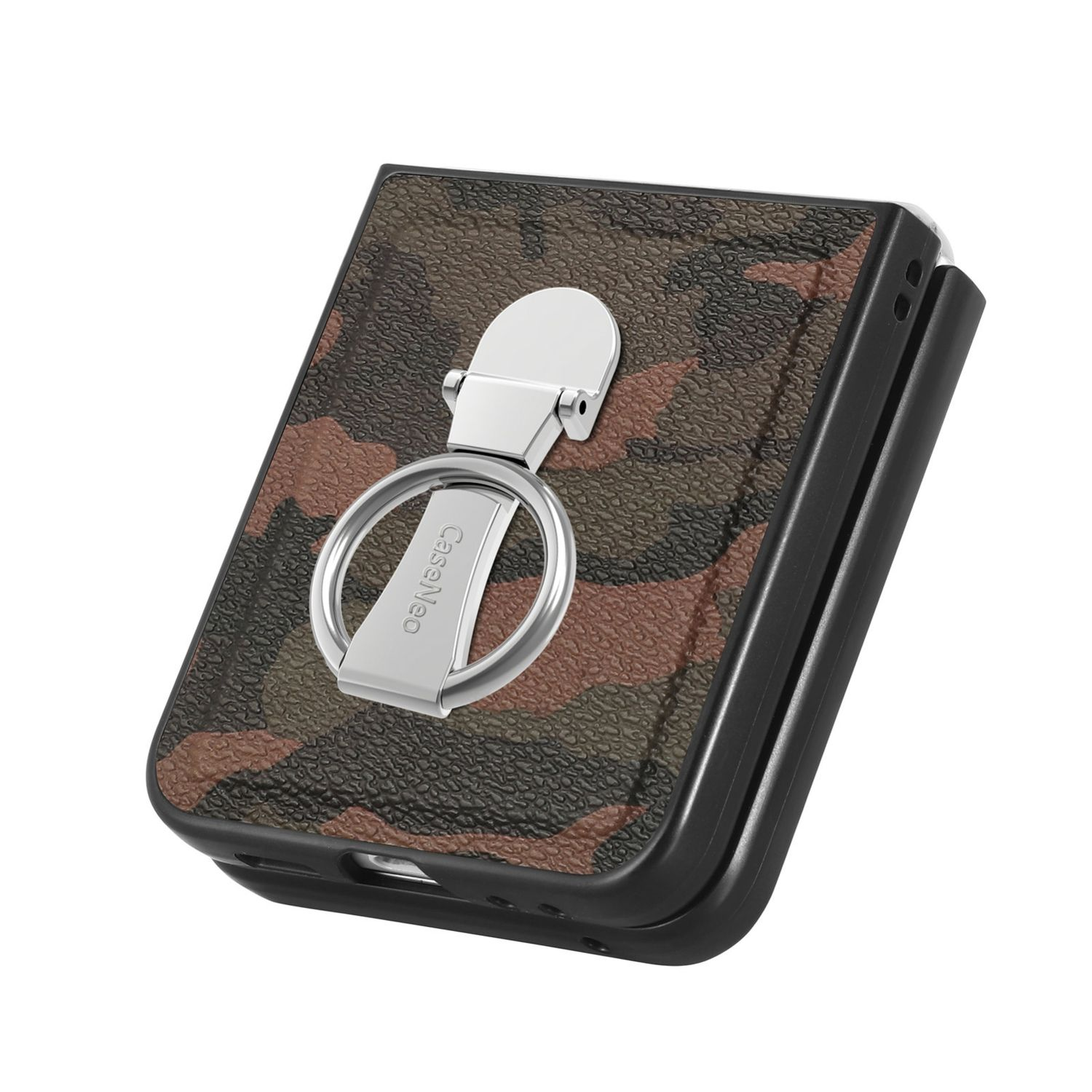 Eine Handyhülle mit Camouflage-Muster und silbernem Ringhalter, aus einem Winkel gesehen.