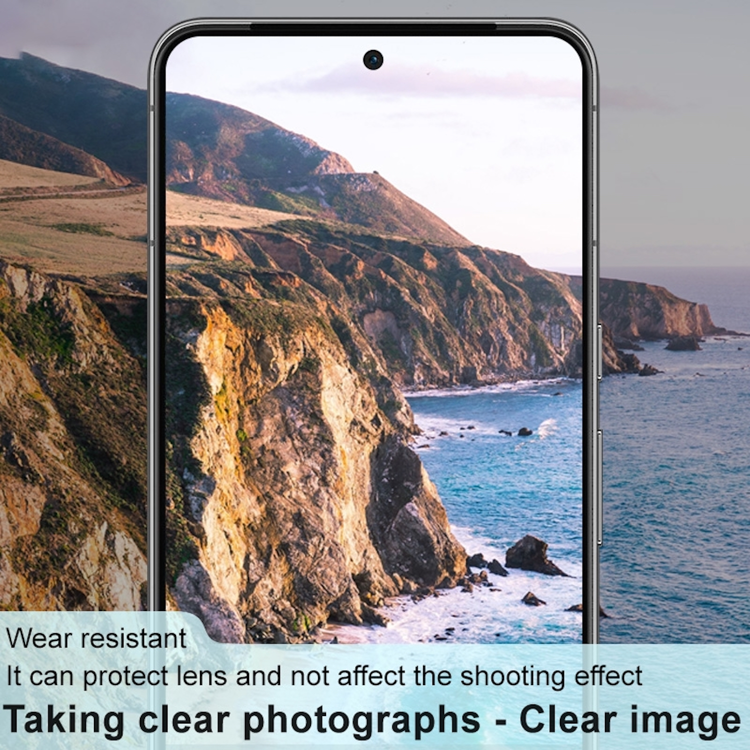 Schermo di smartphone che mostra un paesaggio costiero; protezione sul telefono.