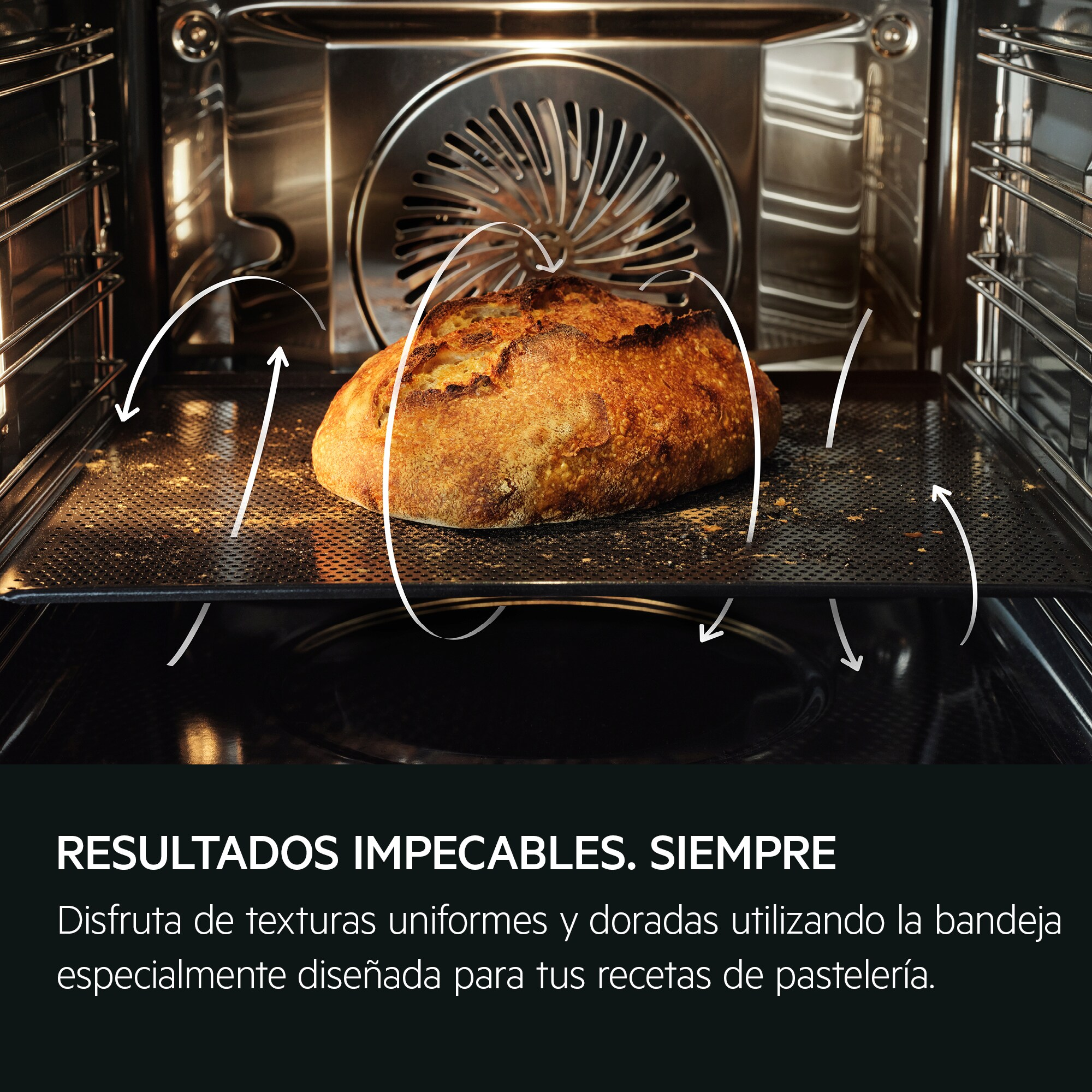 Interior del horno con pan en bandeja perforada. Flechas blancas muestran la circulación del aire.