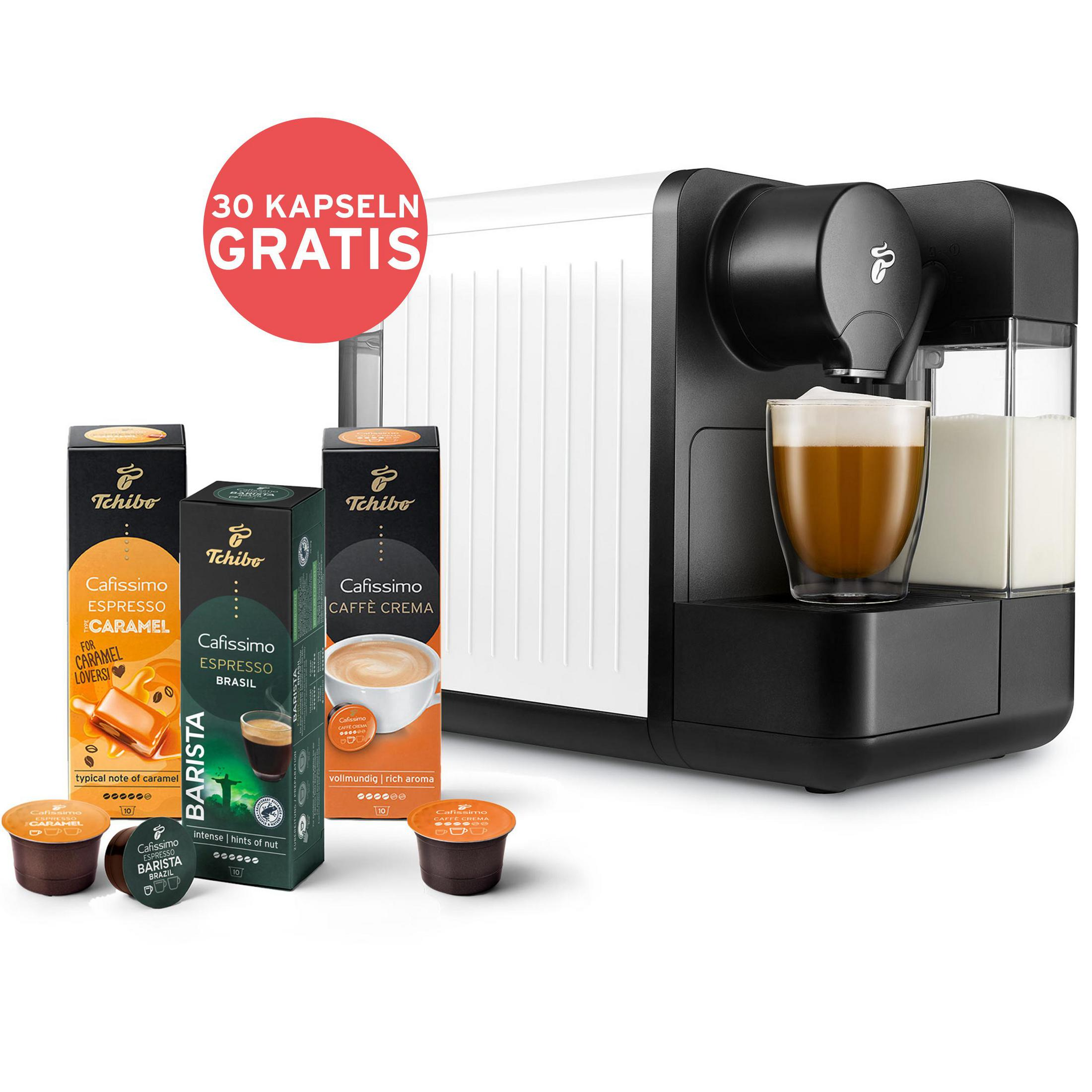 Weiß-schwarze Tchibo Cafissimo Kaffeemaschine mit Kaffee und Kapseln.