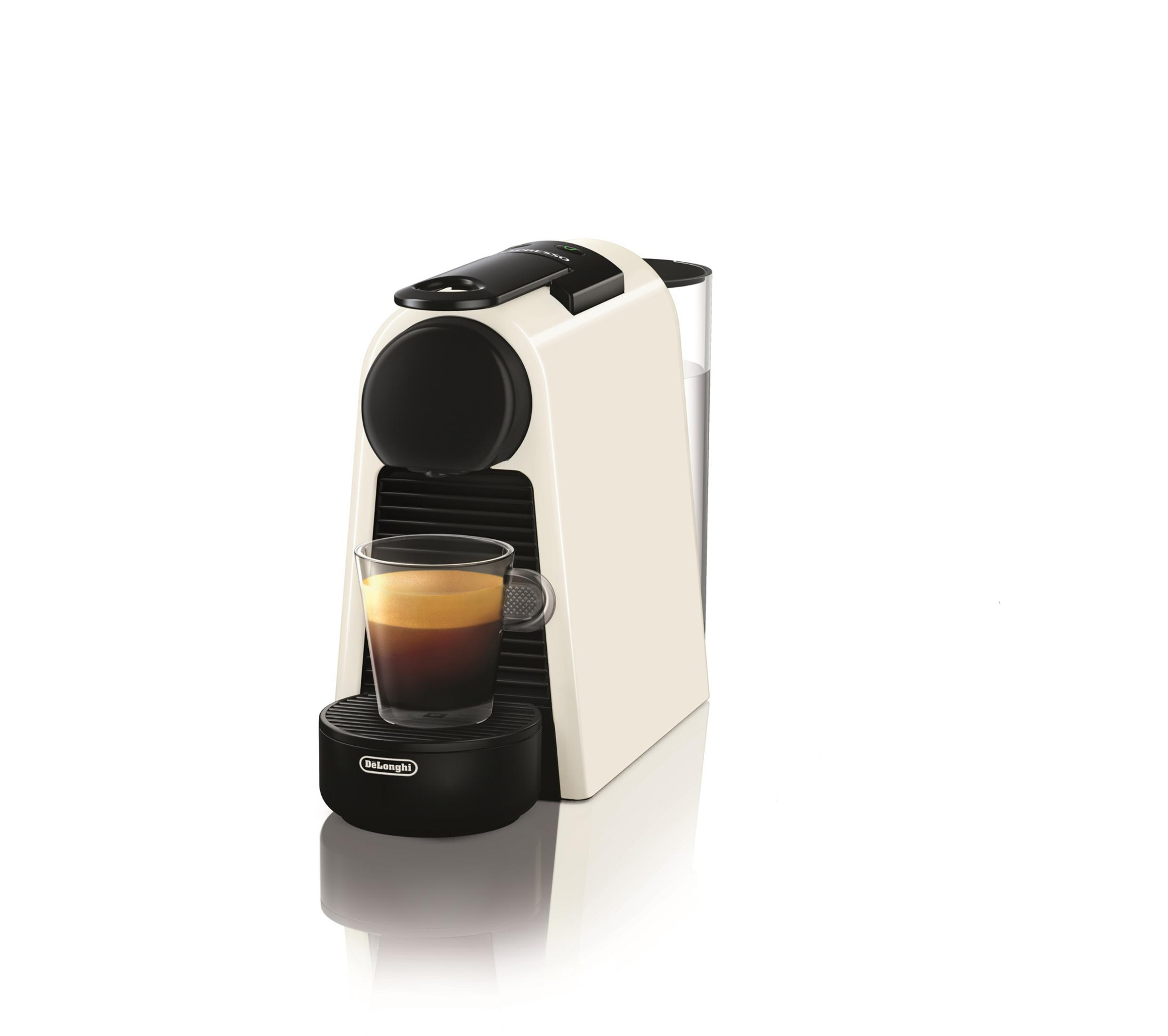 Macchina da caffè DeLonghi bianca e nera con una tazza di caffè. Sfondo bianco.