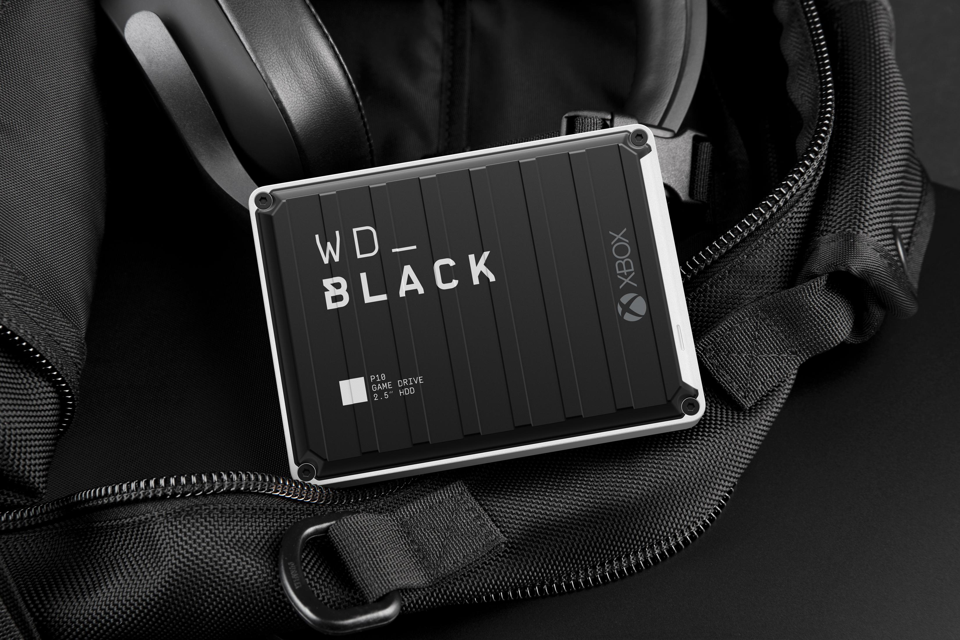Zewnętrzny dysk twardy WD_BLACK w czarnej torbie.
