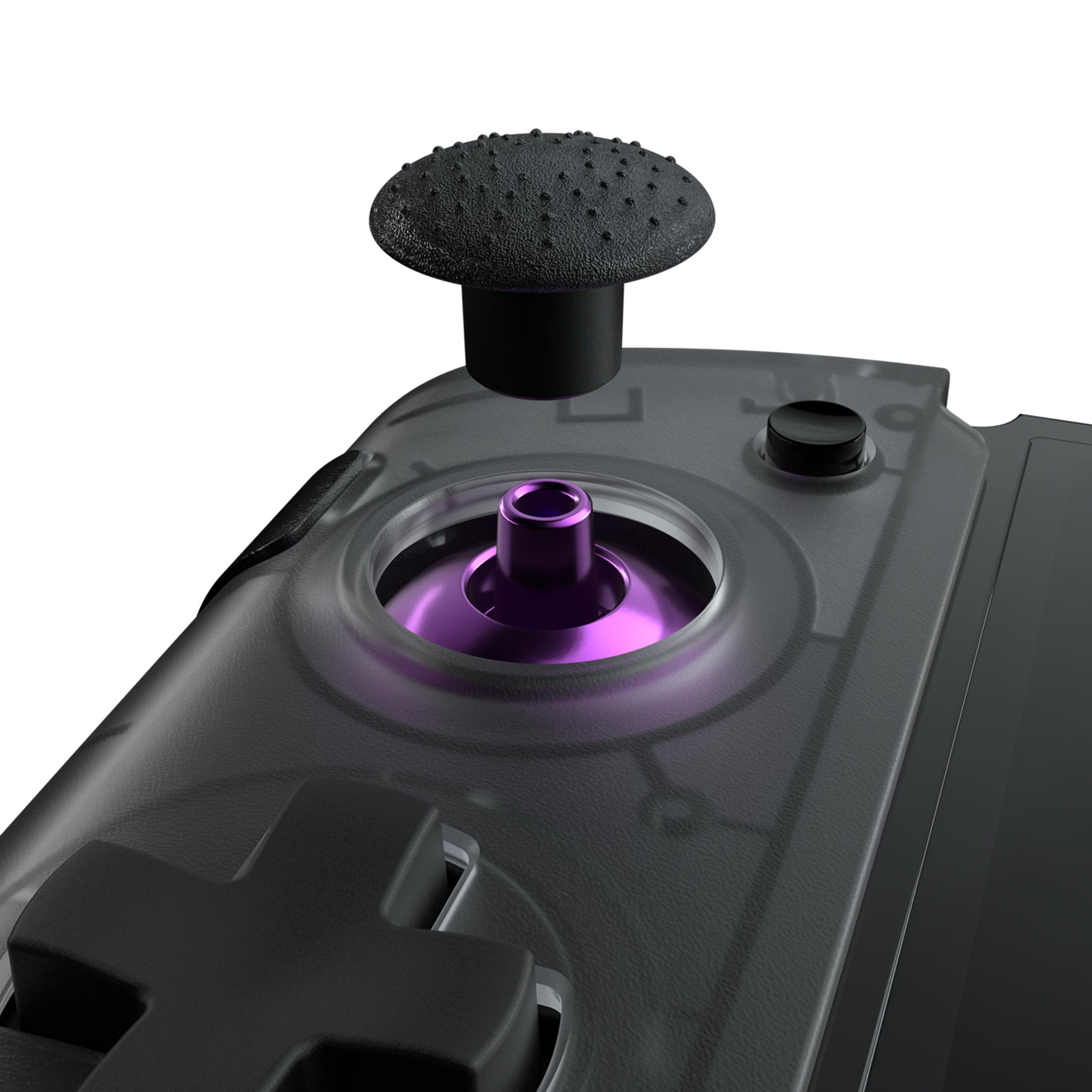 Nahaufnahme eines Controller-Joysticks. Schwarzer Griff, klarer Körper, lila Basis. Joystick-Kappe ist abgenommen.