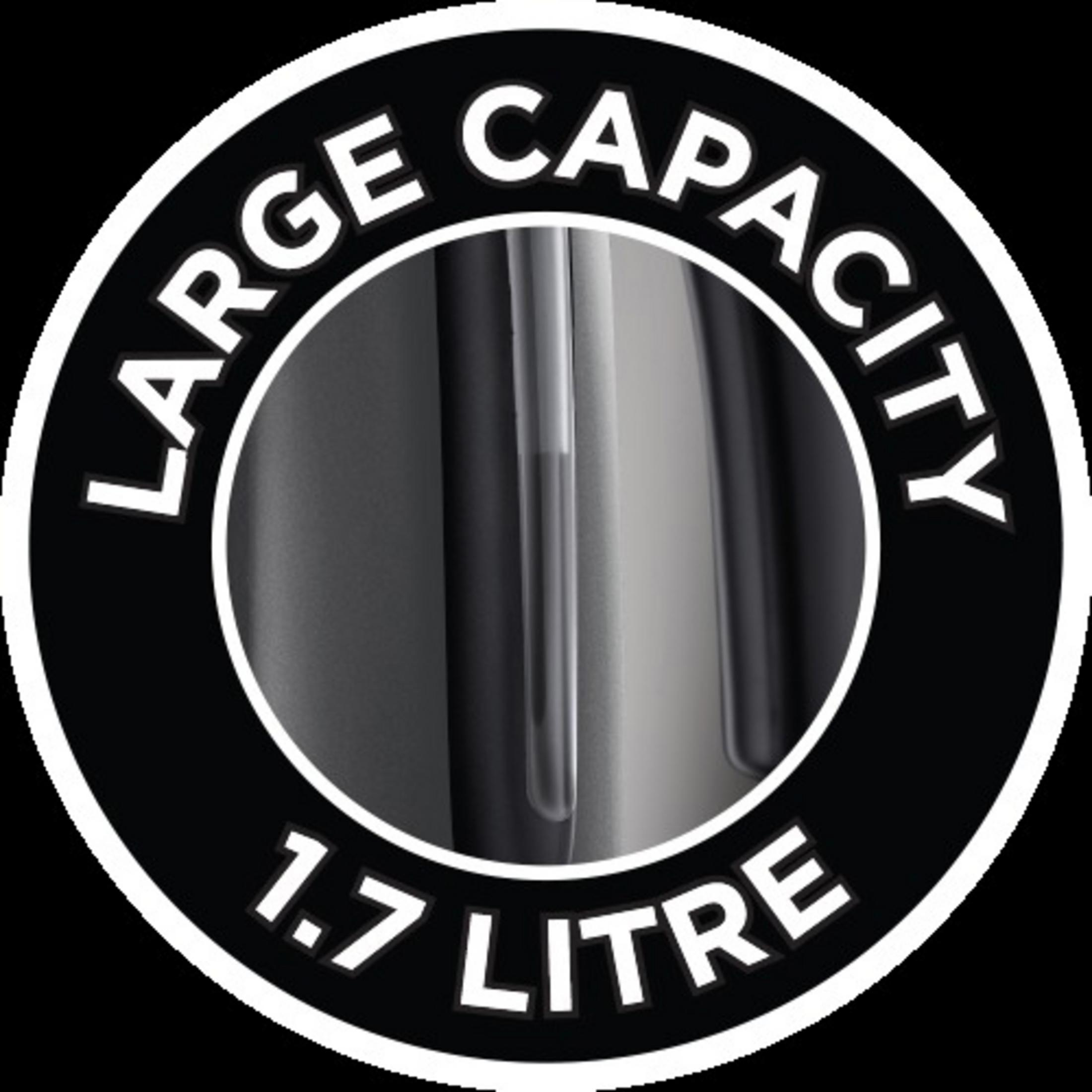 Czarno-biały obraz czarnego koła z napisem DUŻA POJEMNOŚĆ 1,7 LITRA.