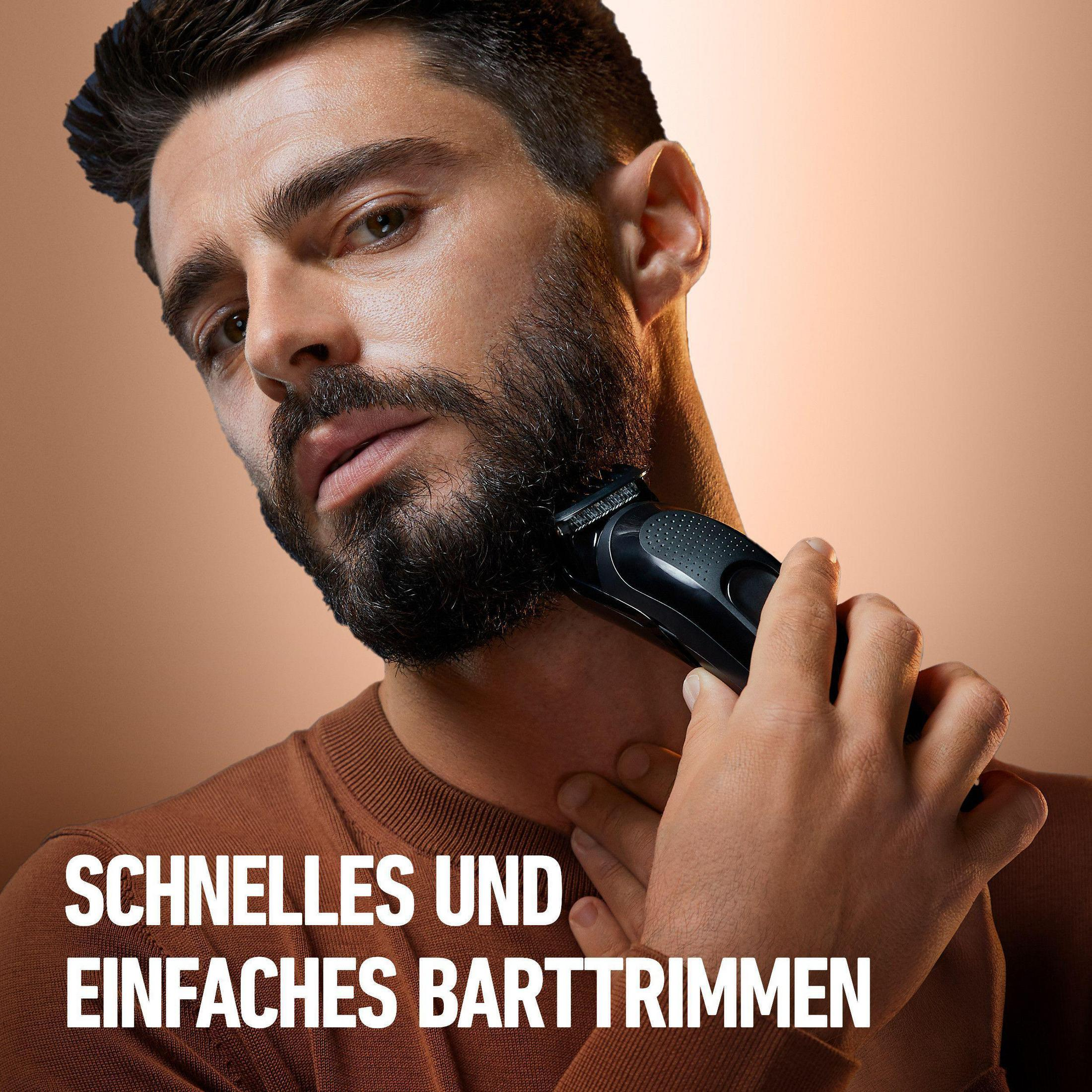 Mann rasiert Bart mit schwarzem Trimmer. Text: Schnelles und einfaches Barttrimmen. Brauner Hintergrund.
