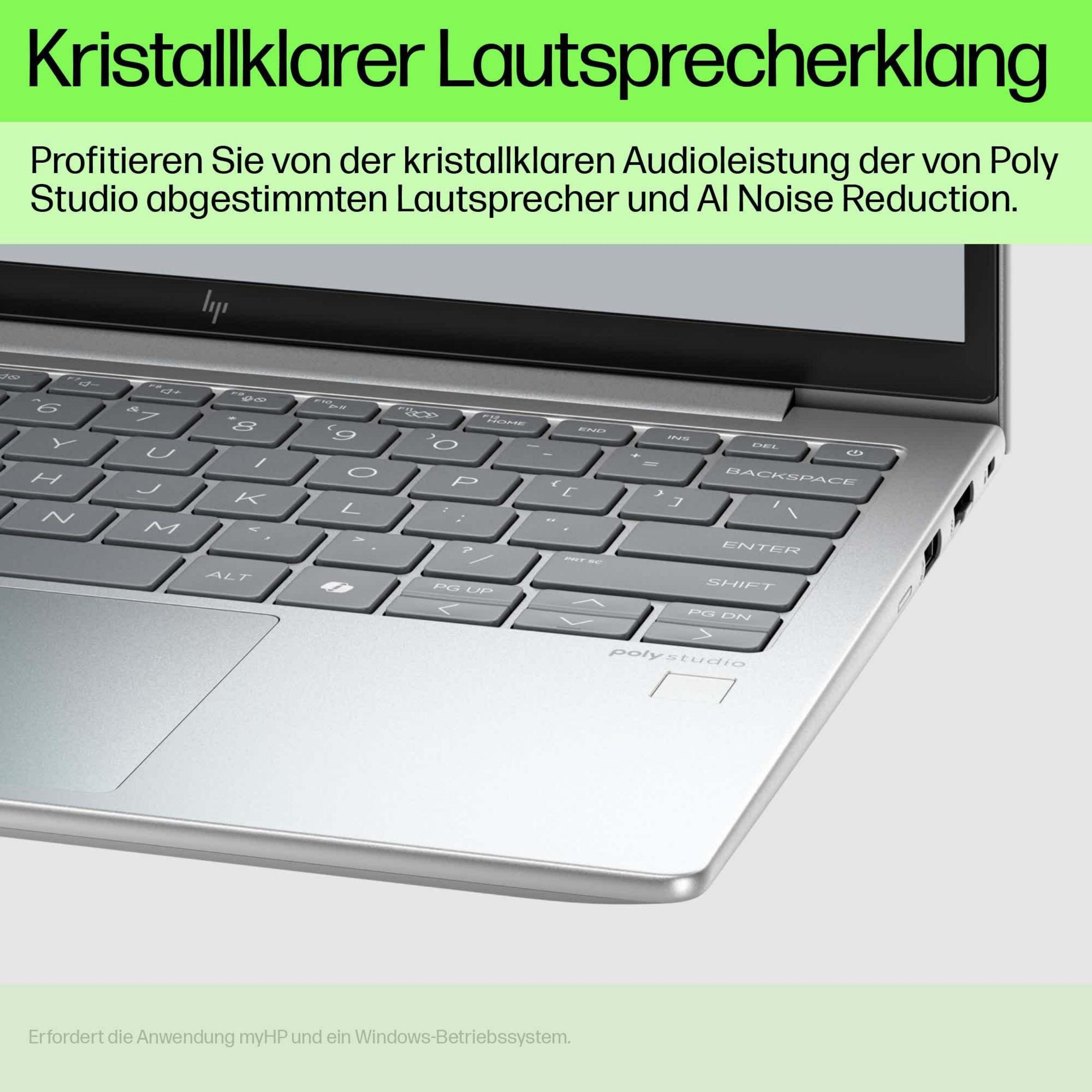 Silberner Laptop mit Tastatur, Text oben. Die Tastatur ist beleuchtet.