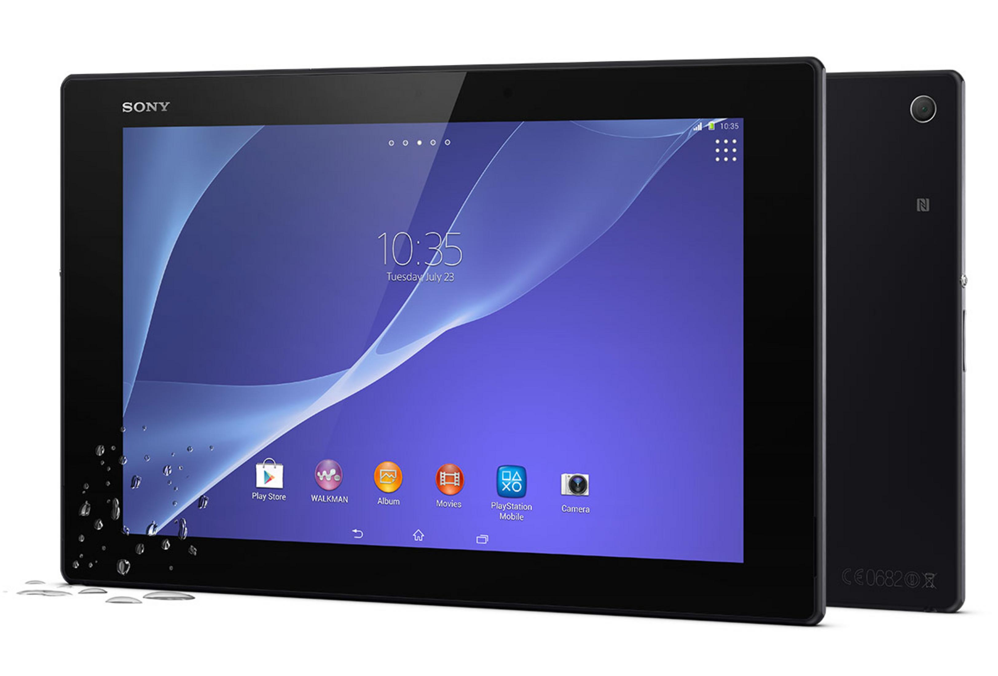 Schwarzes Sony Tablet mit Bildschirm, der Zeit und Apps zeigt. Ein zweites Tablet hinten.