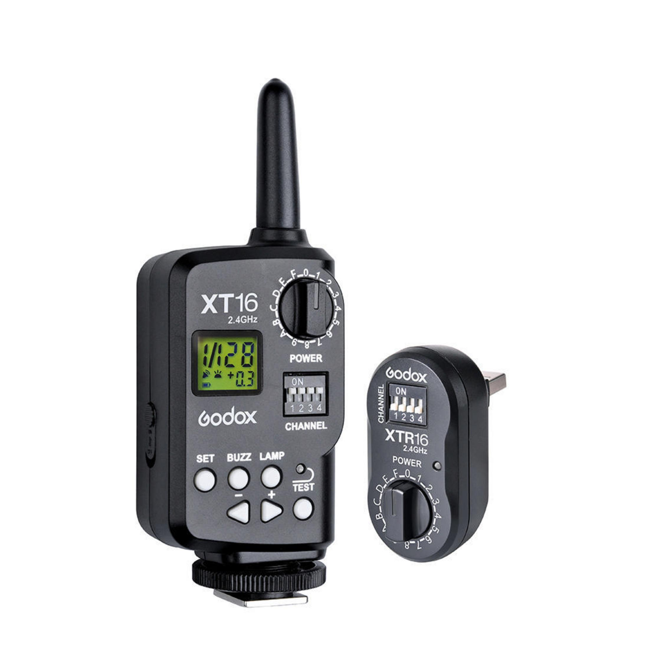 Ein Godox XT16 2,4 GHz drahtloser Blitzauslöser. Der Empfänger ist ebenfalls abgebildet.