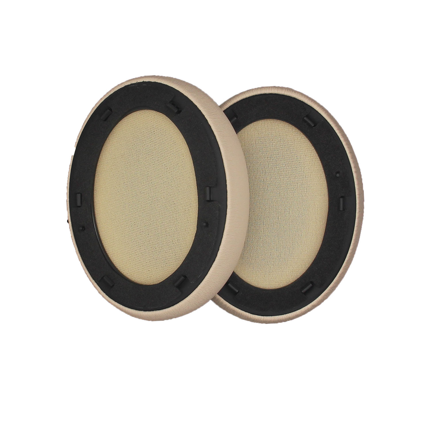 Due cuscinetti auricolari beige e neri. L'interno è beige e l'esterno nero.