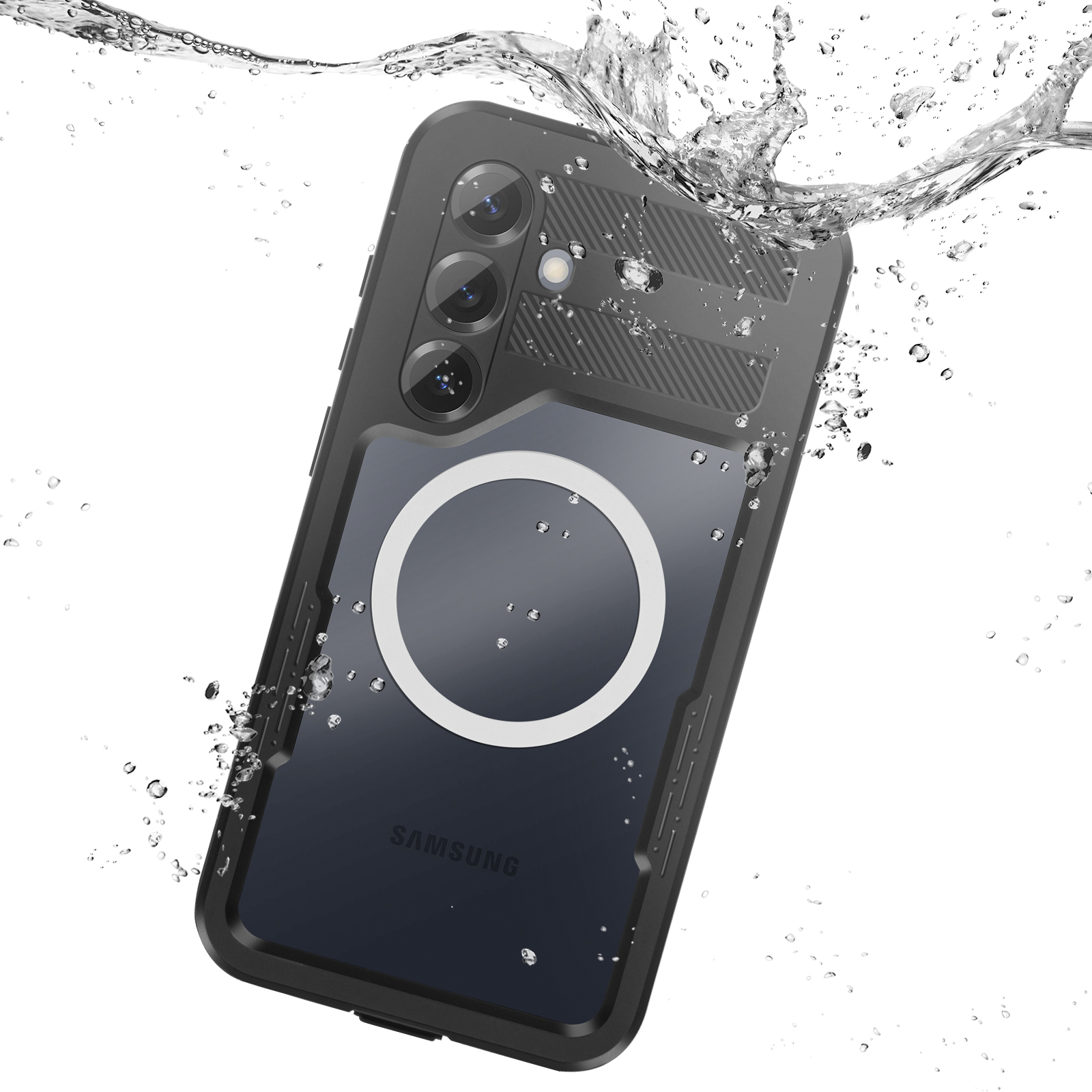 Telefono in custodia nera nell'acqua. L'acqua schizza intorno al telefono.