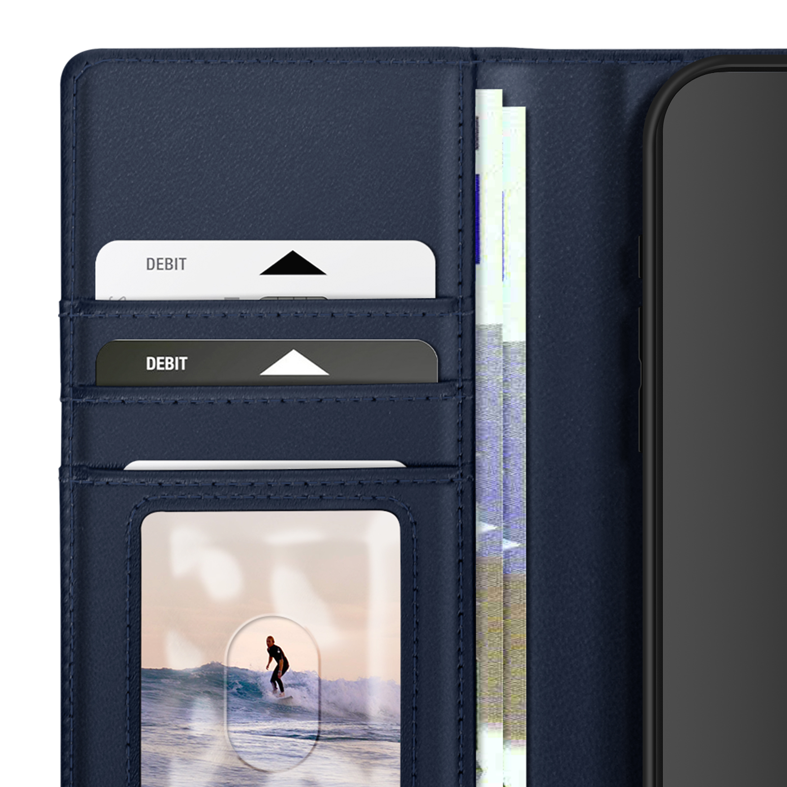 Custodia blu aperta. Carte e denaro visibili. Immagine di un surfista su un'onda nella finestra.