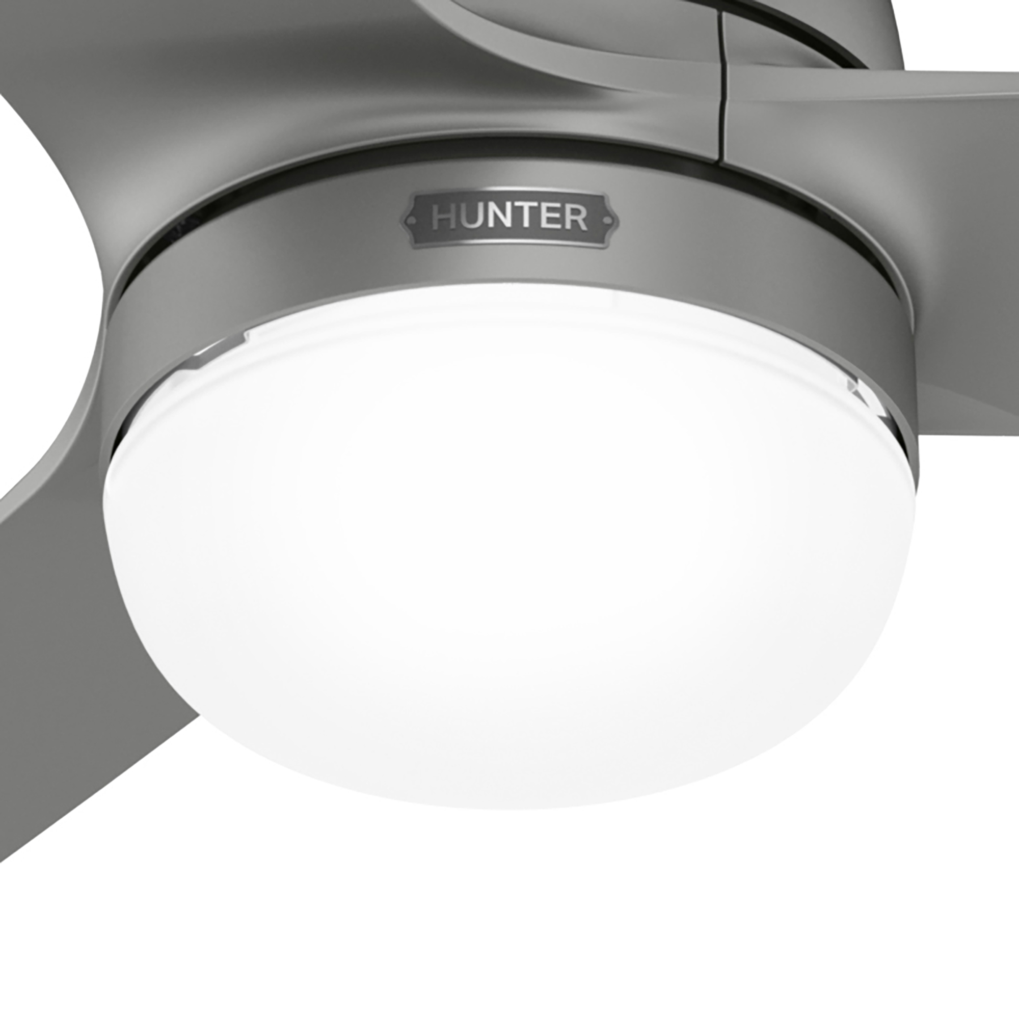 Grauer Deckenventilator mit Licht. Das 'Hunter'-Logo ist sichtbar.