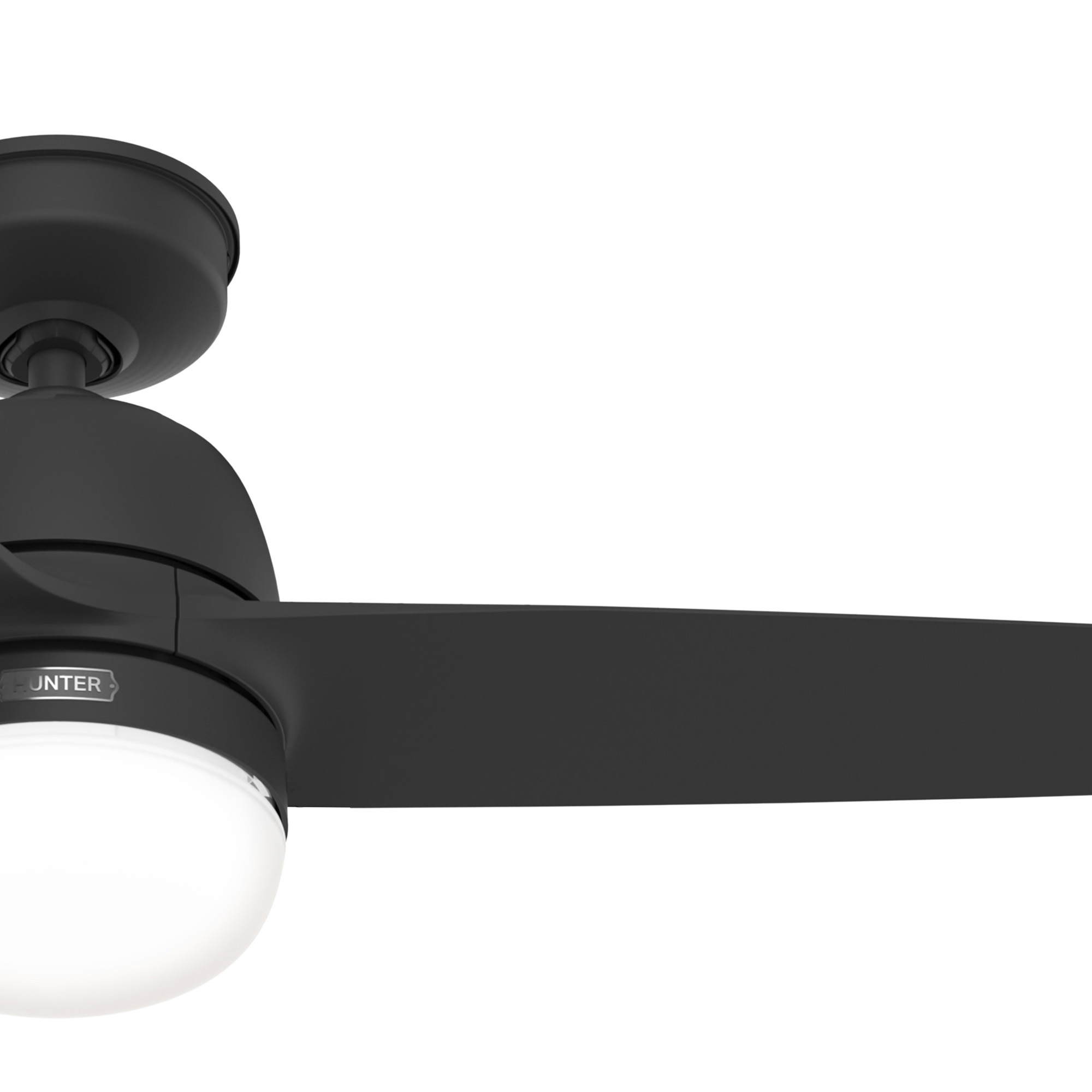 Schwarzer Deckenventilator mit Flügeln und einer zentralen Leuchte. Das Logo lautet 'HUNTER'.