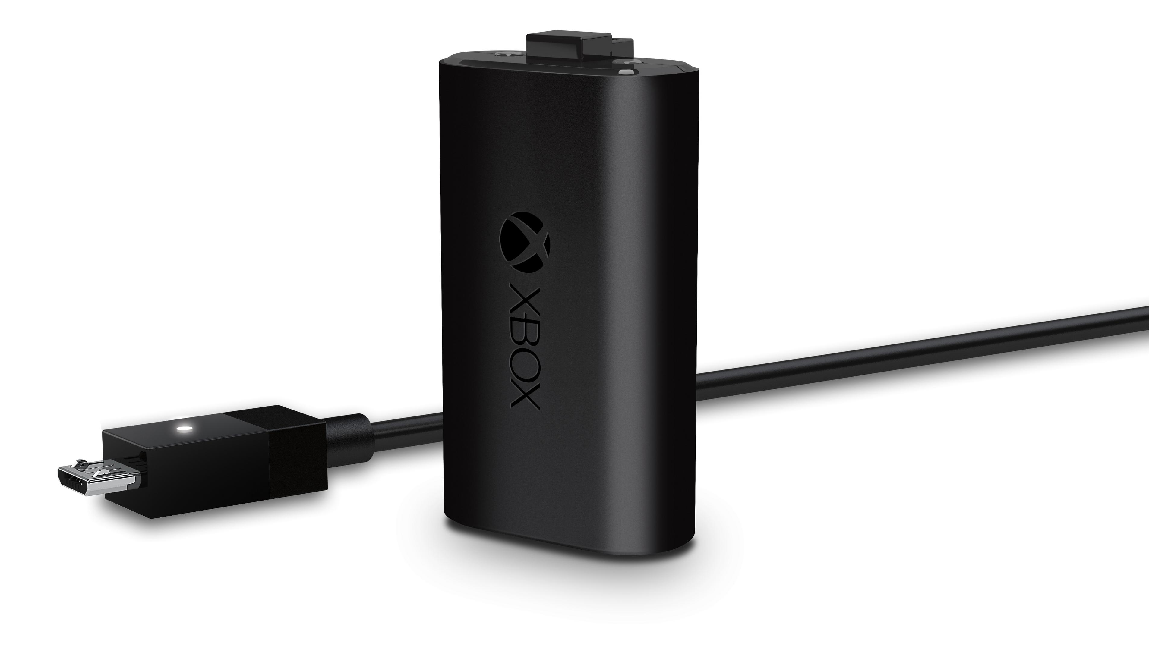 Schwarzer, wiederaufladbarer Xbox-Akku mit Micro-USB-Anschluss. Das Xbox-Logo ist sichtbar.