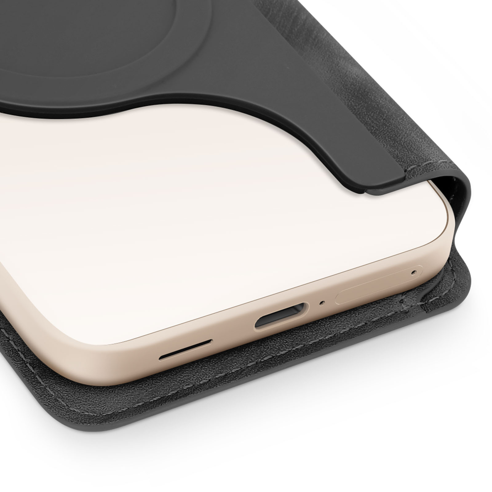 Custodia del telefono con porta visibile. Custodia nera con porta e telefono visibili.