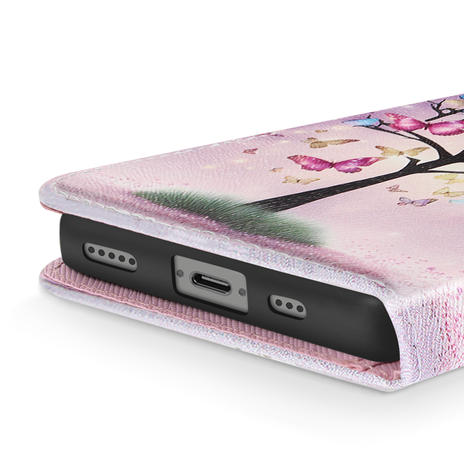 Un primo piano di un telefono in una custodia a portafoglio rosa con un design di albero di farfalle.