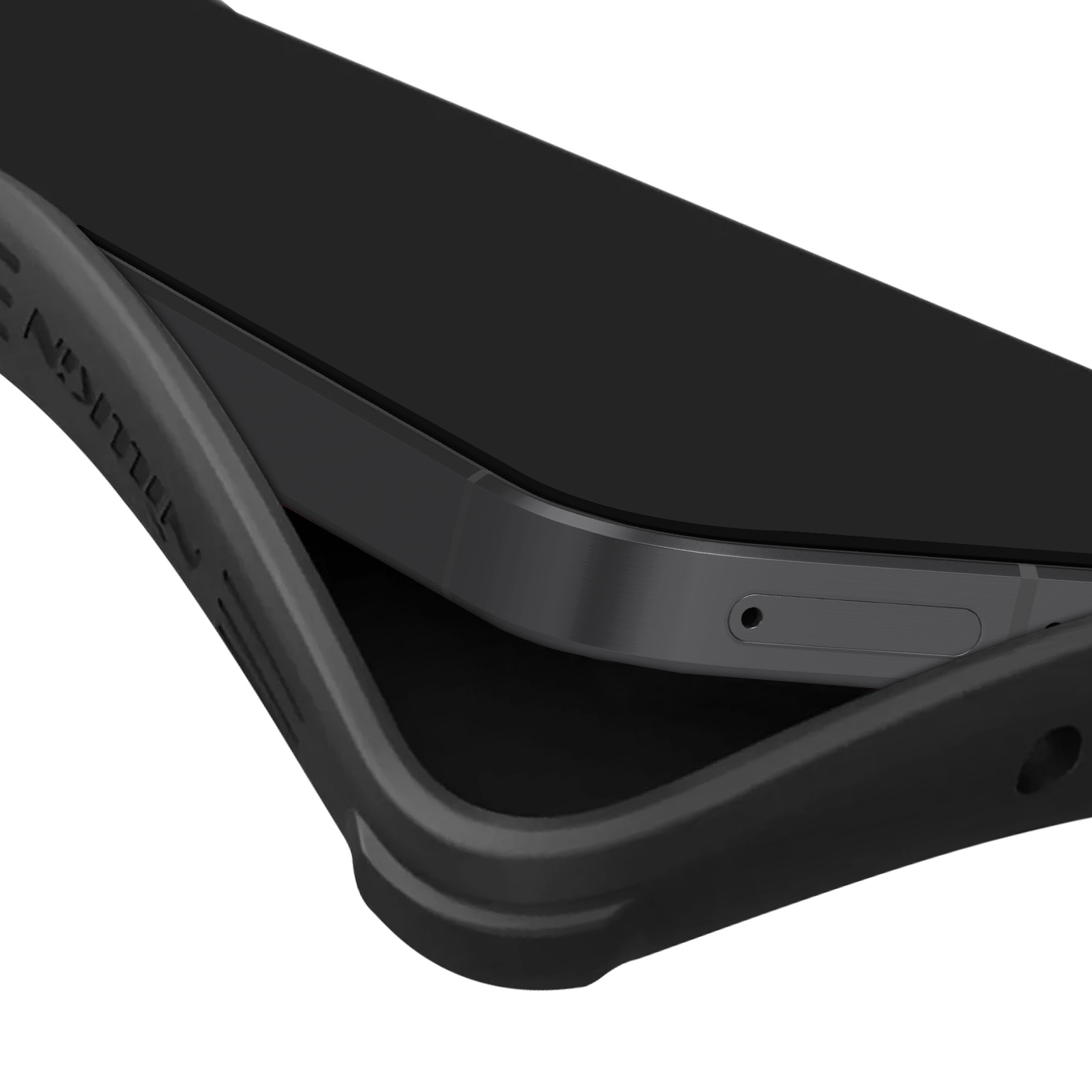 Primo piano di un telefono nero in una custodia nera. Il telefono è nero e la custodia è leggermente aperta.