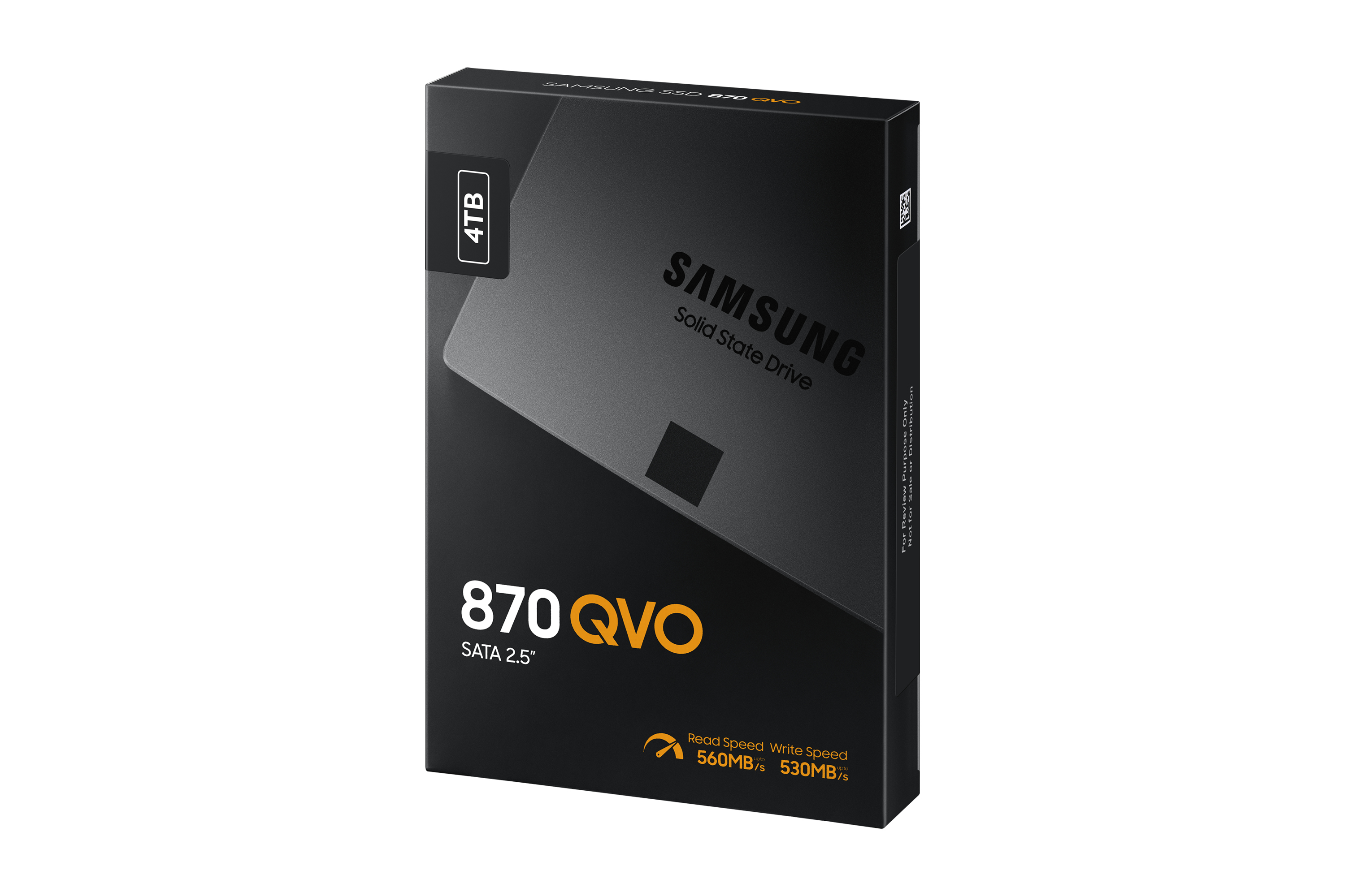 Scatola con SSD 'SAMSUNG 870 QVO'. Legge '4TB' e 'SATA 2.5'. Sfondo nero.