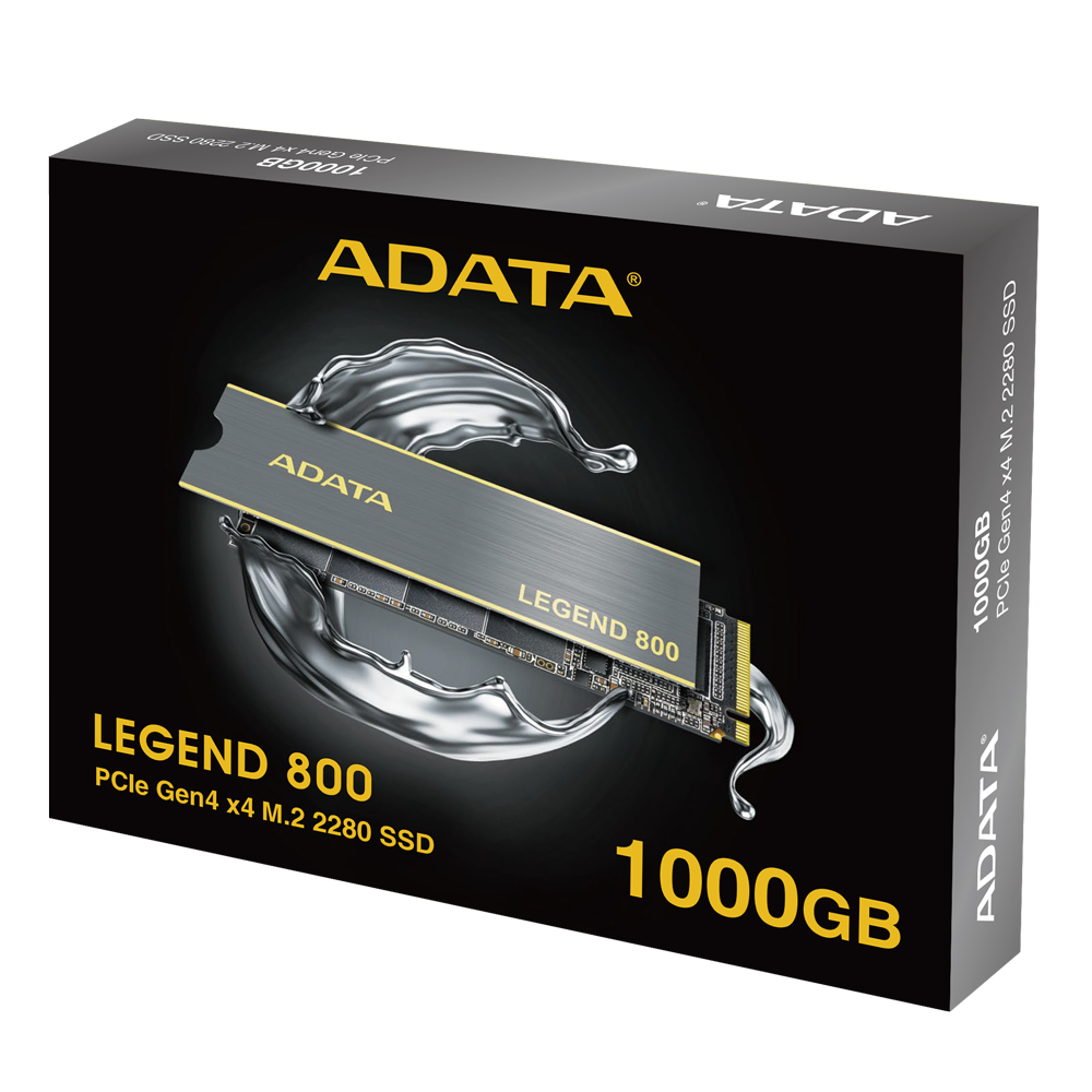 Pudełko SSD ADATA Legend 800 ze srebrnym SSD w plusku wody.