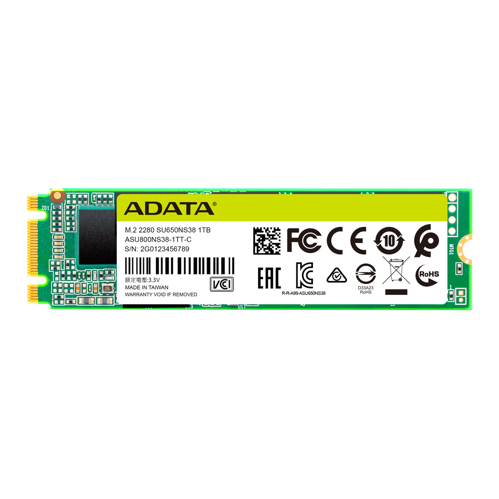 ADATA M.2 2280 SSD, circuito stampato verde con testo bianco, codice a barre in bianco e nero e certificazione.