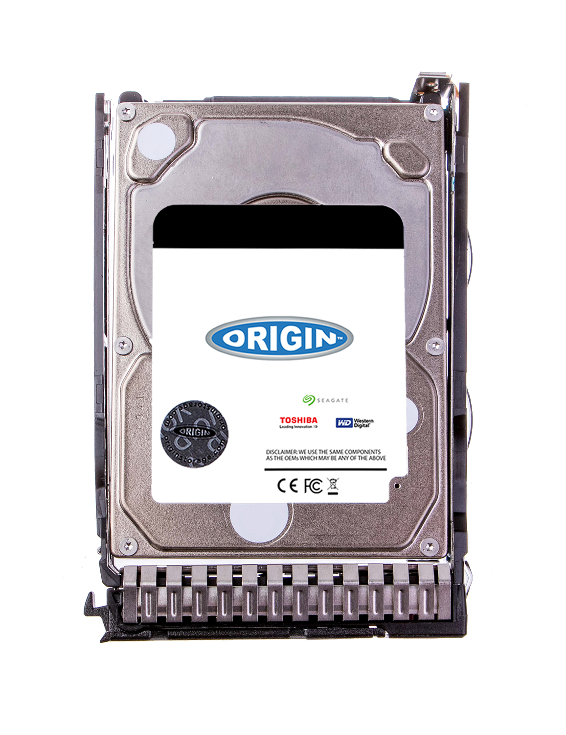 Disco rigido argentato con logo Origin. Marchi Seagate, Toshiba e WD visibili. Sfondo bianco.