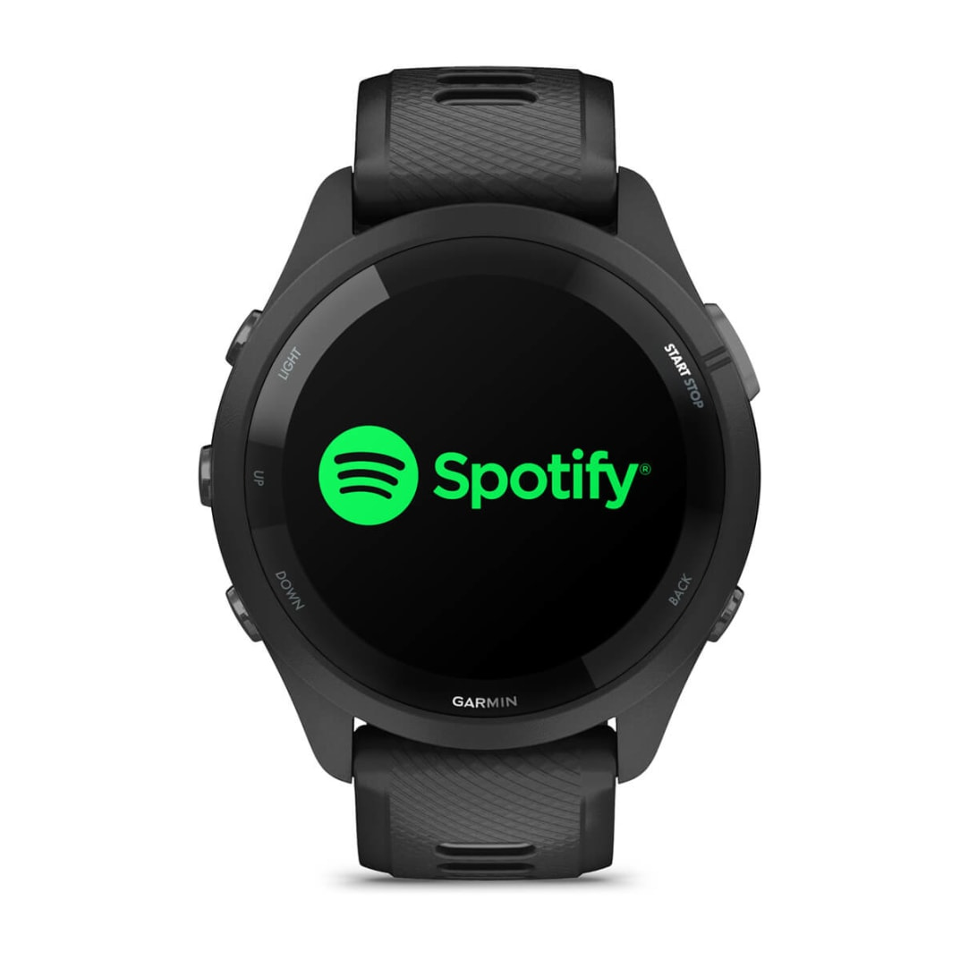 Smartwatch Garmin nero che mostra un'interfaccia Spotify con il logo Spotify, sfondo nero e logo Garmin.