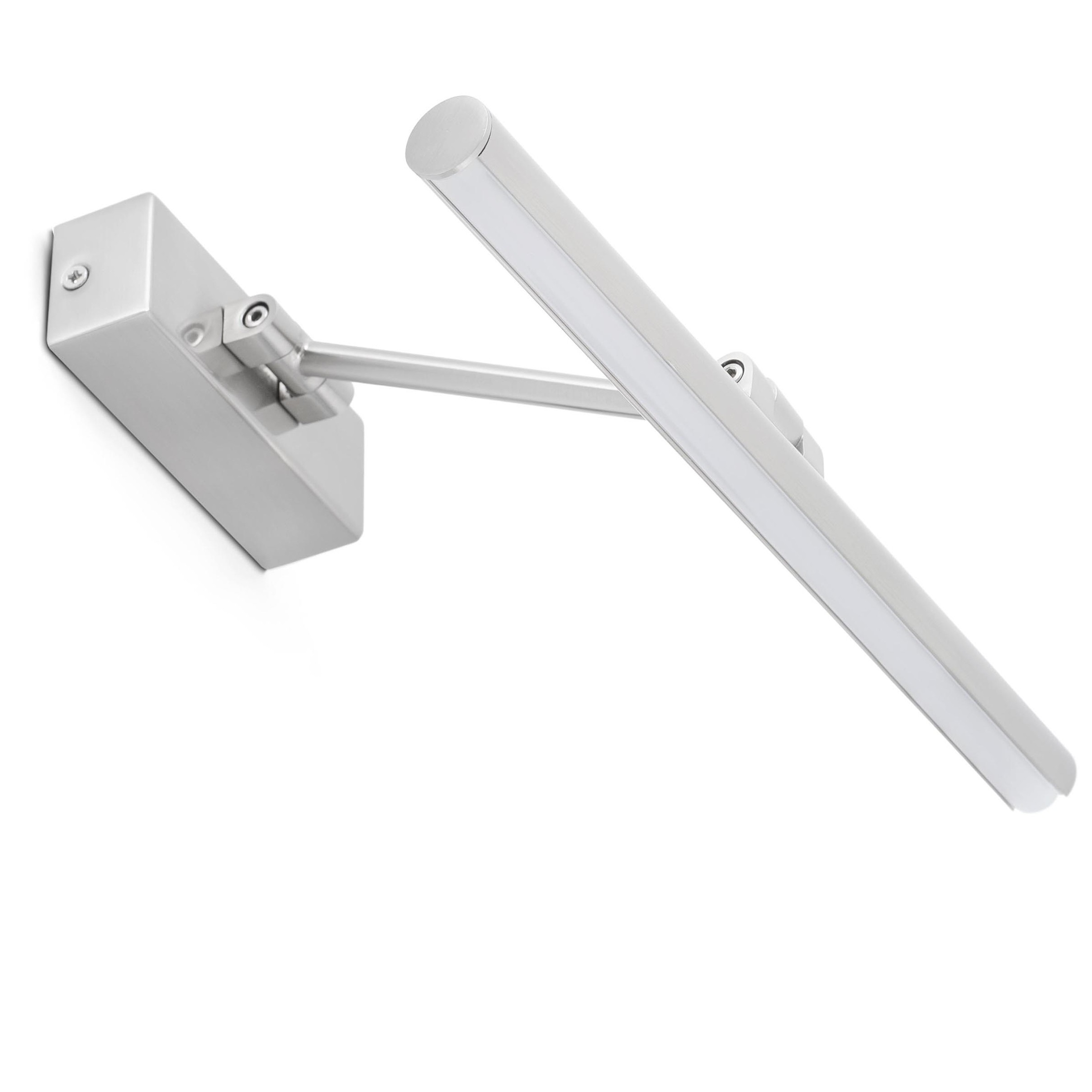 Una lampada per quadri argentata da parete, con una lunga barra luminosa e un braccio regolabile.