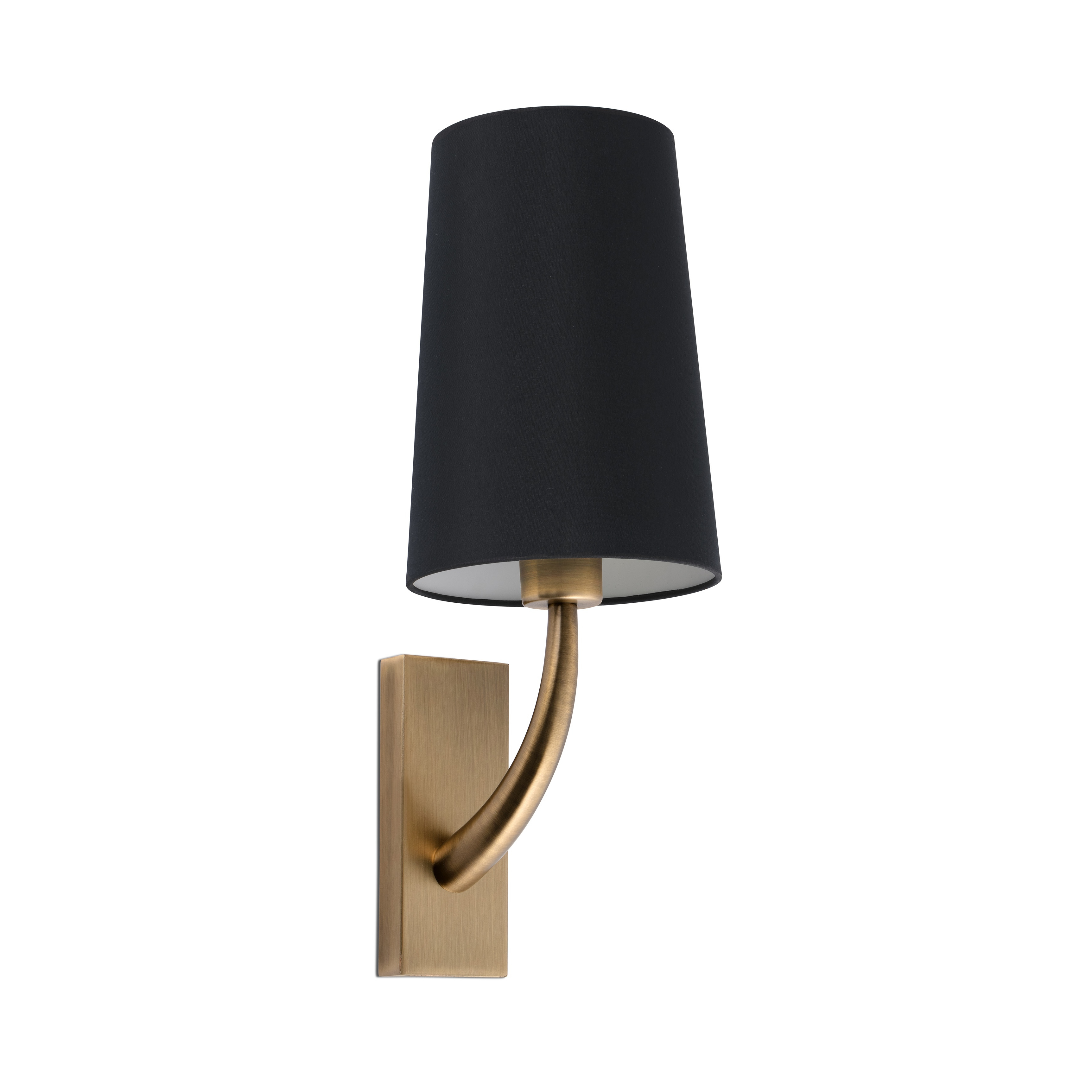 Una lampada da parete con paralume nero e braccio dorato curvo, montata su piastra rettangolare dorata.